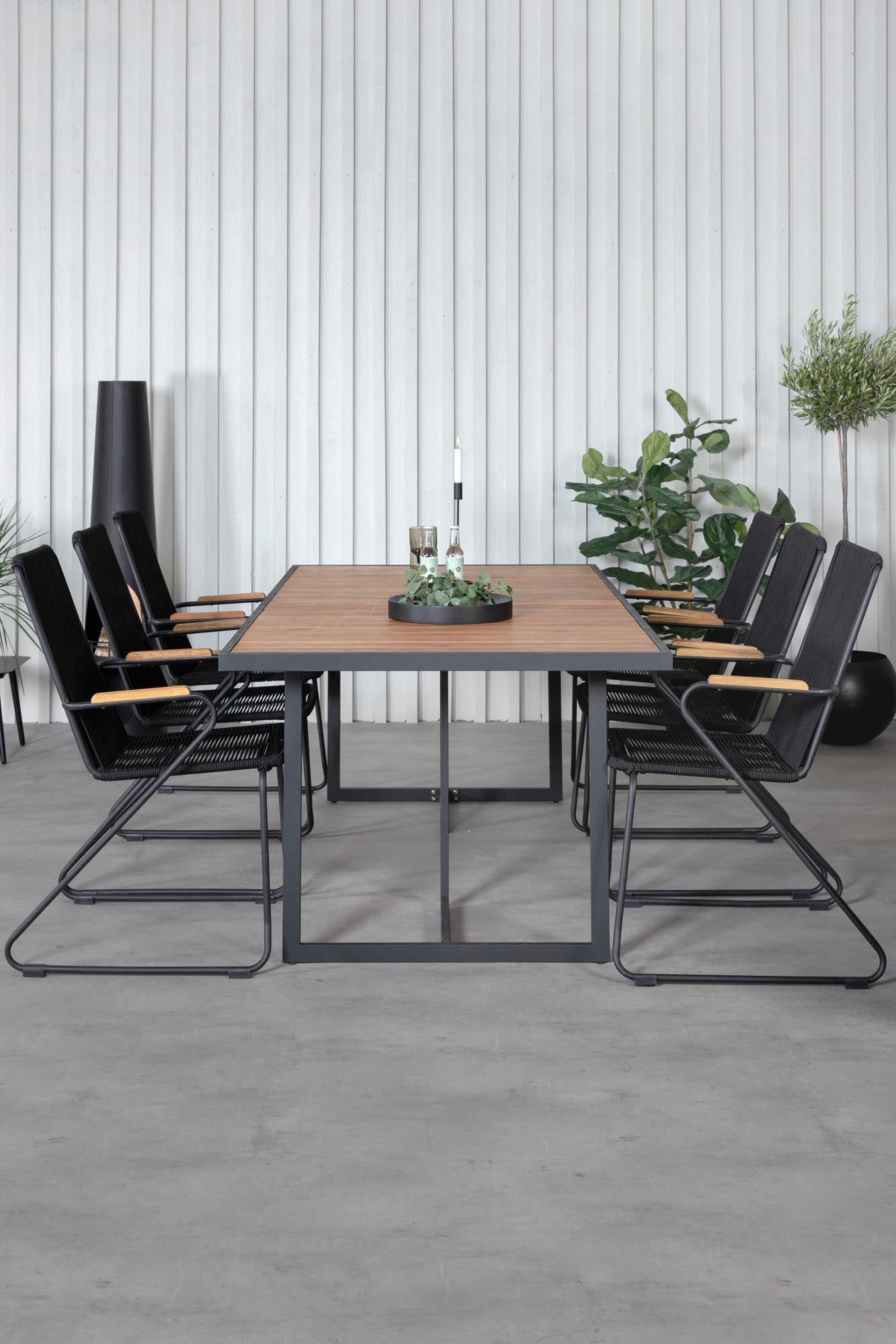 Khung Rechteckiges Gartentisch-Set + Bois in Schwarz/Nature präsentiert im Onlineshop von KAQTU Design AG. Gartentischset ist von Venture Home