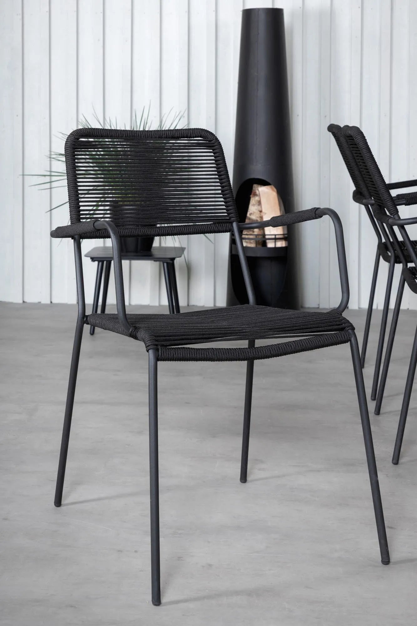 Khung Outdoor-Tischset (Lindos Arm) 200cm/6St. in Schwarz präsentiert im Onlineshop von KAQTU Design AG. Gartentischset ist von Venture Home