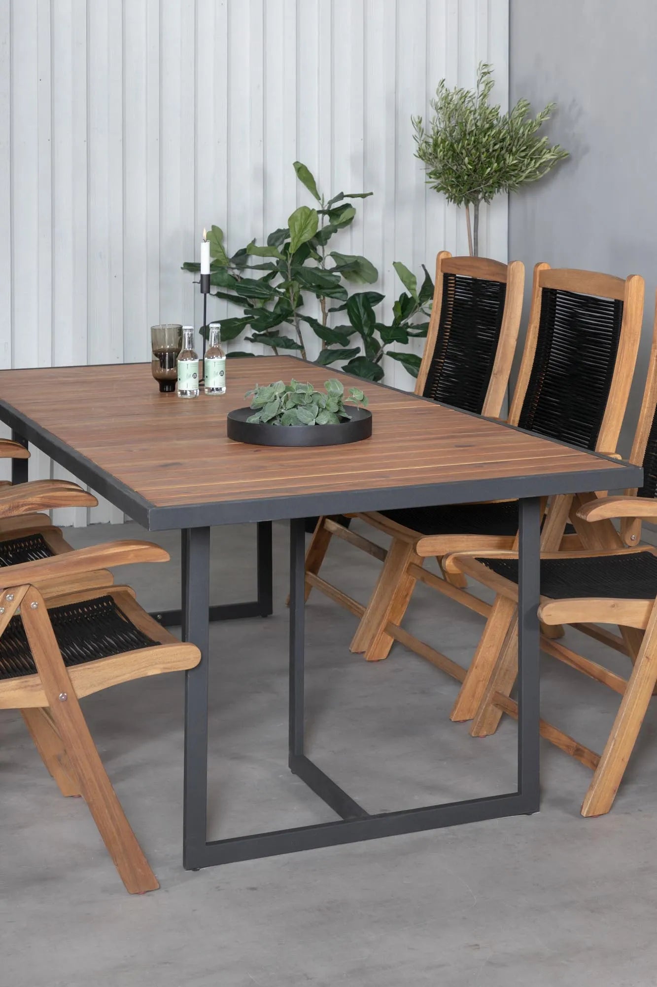 Khung Outdoor-Tischset (Peter) 200cm/6St. in Schwarz präsentiert im Onlineshop von KAQTU Design AG. Gartentischset ist von Venture Home