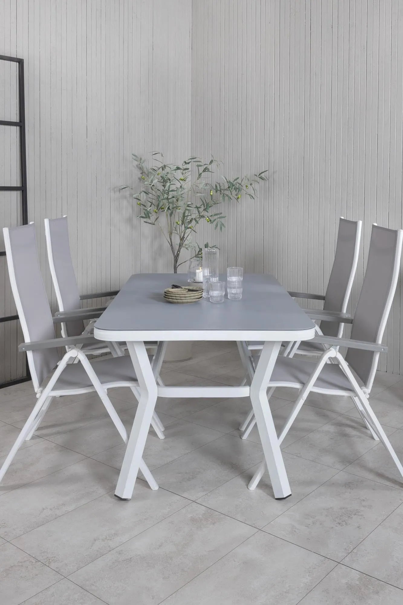 Virya Rechteckiges Ess-Set in Grey/White präsentiert im Onlineshop von KAQTU Design AG. Gartentischset ist von Venture Home