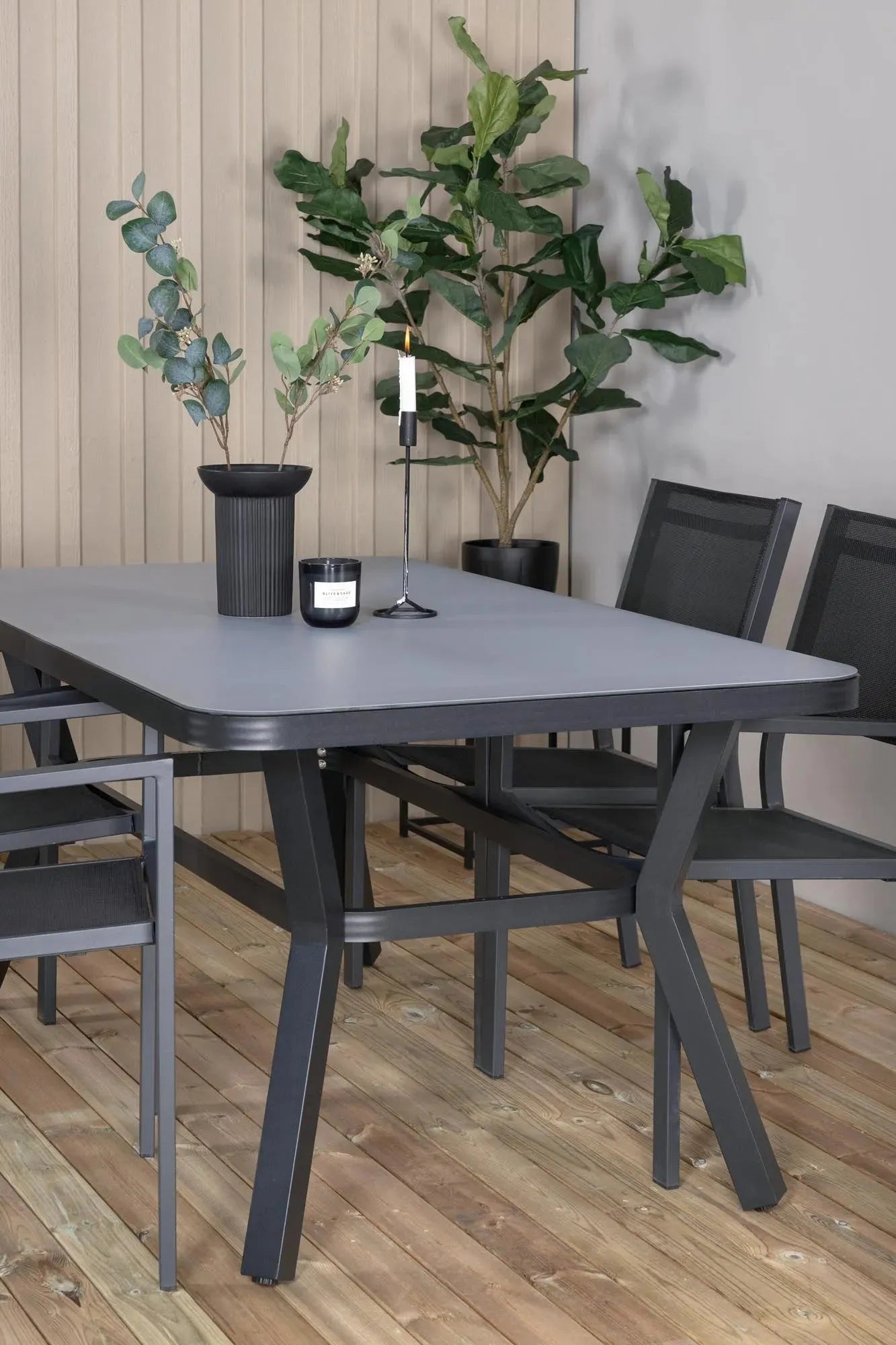 Virya Esszimmer Set in Schwarz Schwarz präsentiert im Onlineshop von KAQTU Design AG. Esszimmerset ist von Venture Home