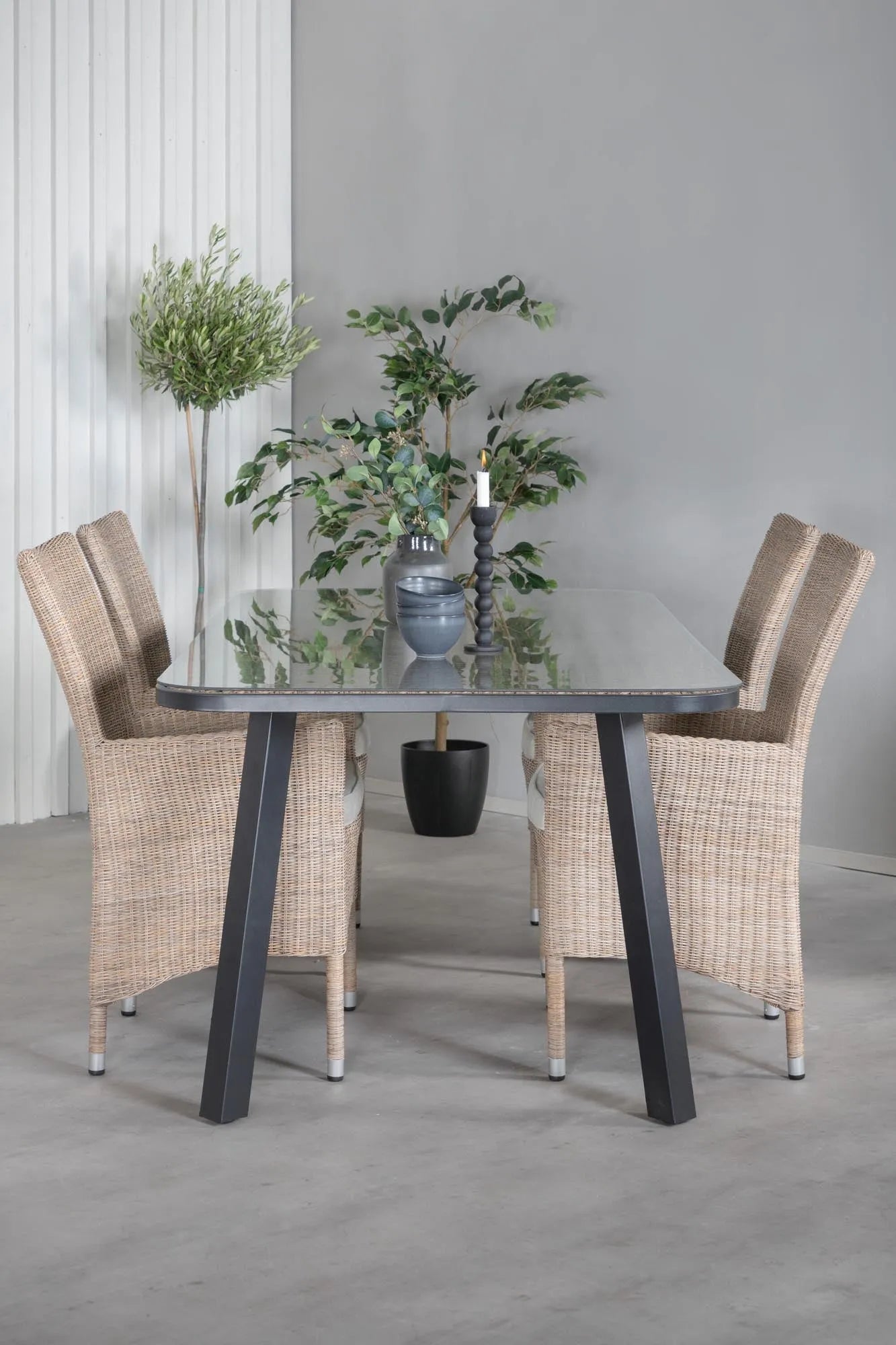 Paola Rechteckiger Esstisch-Set in Beige/Schwarz präsentiert im Onlineshop von KAQTU Design AG. Gartentischset ist von Venture Home