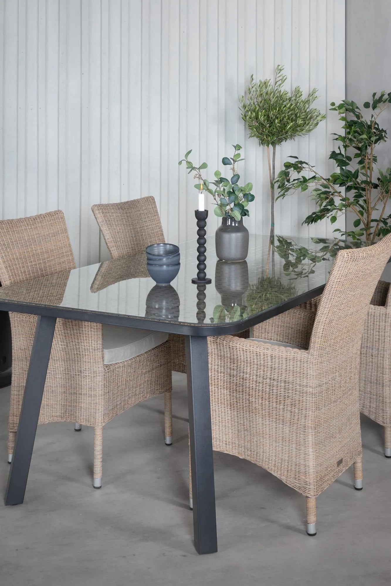 Paola Rechteckiger Esstisch-Set in Beige/Schwarz präsentiert im Onlineshop von KAQTU Design AG. Gartentischset ist von Venture Home