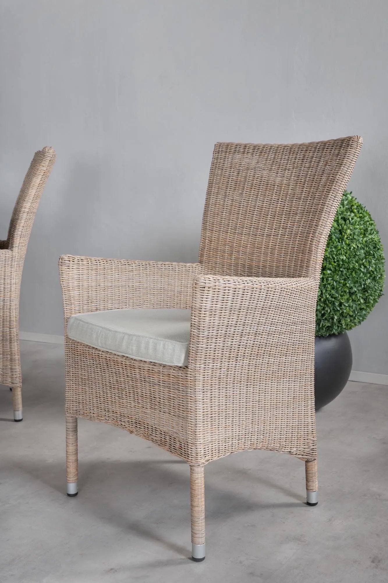 Paola Rechteckiger Esstisch-Set in Beige/Schwarz präsentiert im Onlineshop von KAQTU Design AG. Gartentischset ist von Venture Home