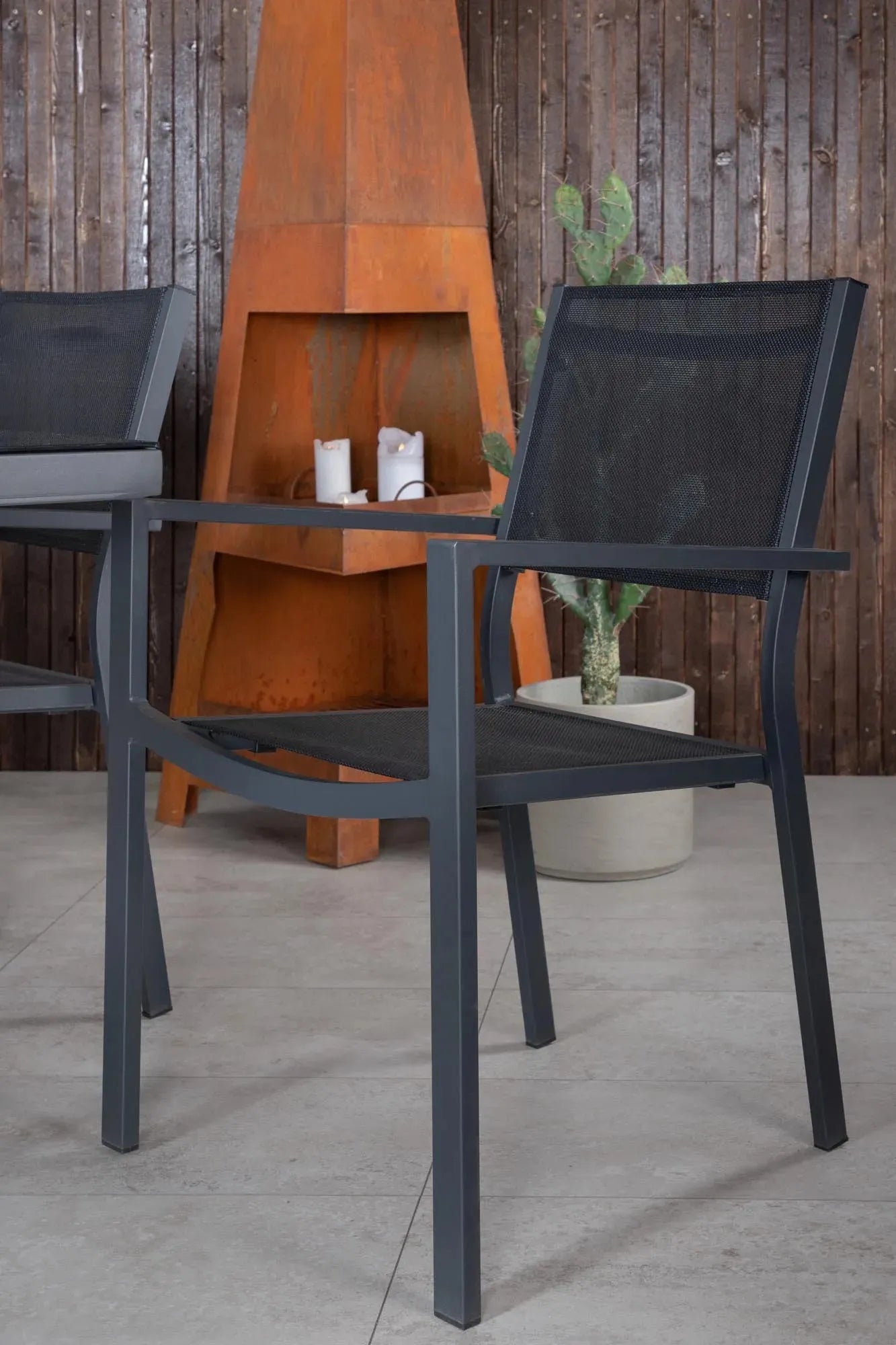 Dallas Esszimmer Set in Schwarz/ Natur präsentiert im Onlineshop von KAQTU Design AG. Esszimmerset ist von Venture Home