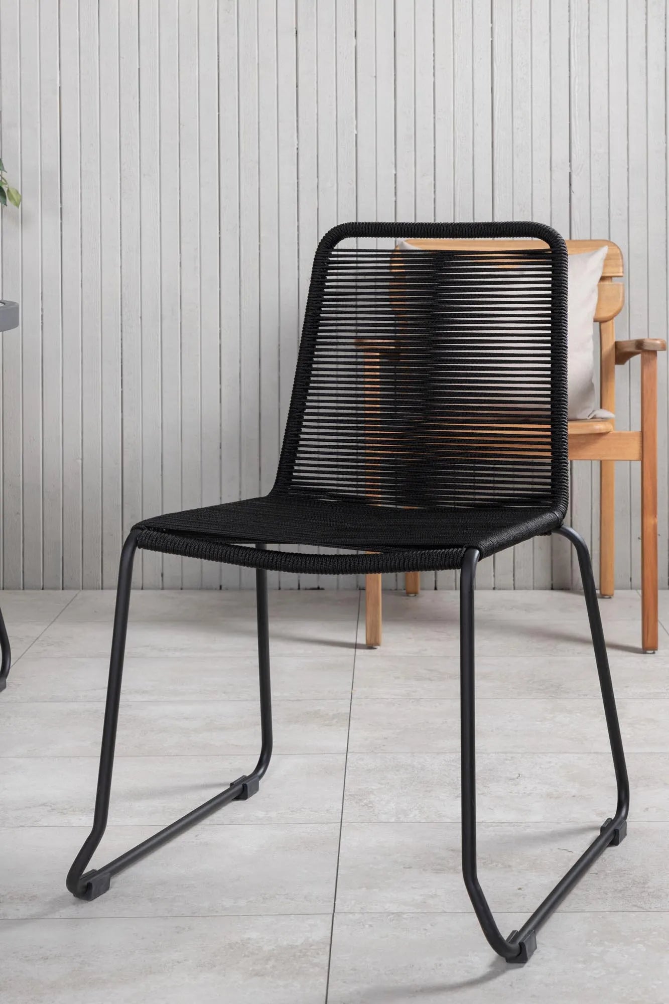 Parma Runder Esstisch-Set in Schwarz/Dunkelgrau präsentiert im Onlineshop von KAQTU Design AG. Gartentischset ist von Venture Home