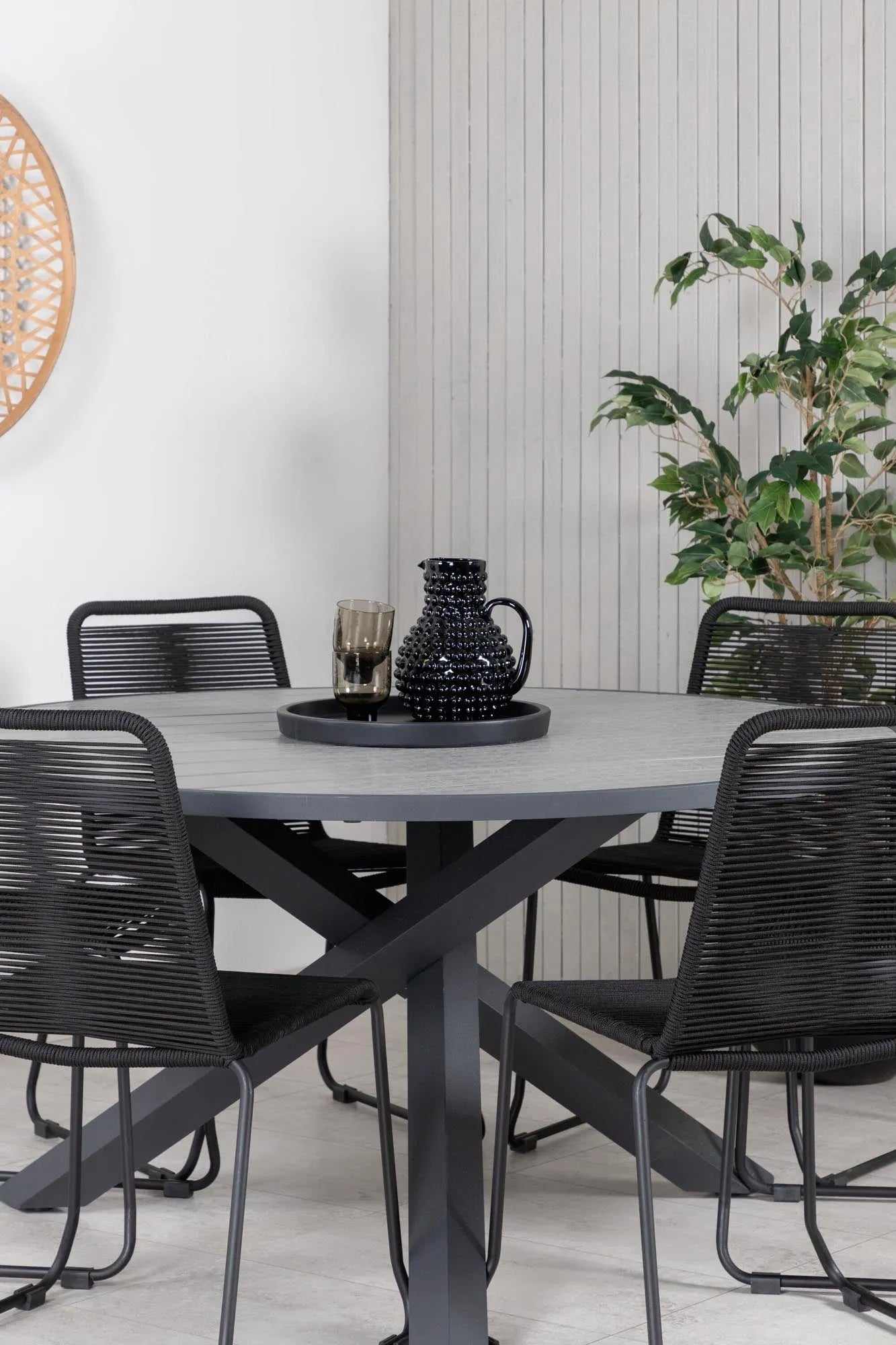 Parma Runder Esstisch-Set in Schwarz/Dunkelgrau präsentiert im Onlineshop von KAQTU Design AG. Gartentischset ist von Venture Home