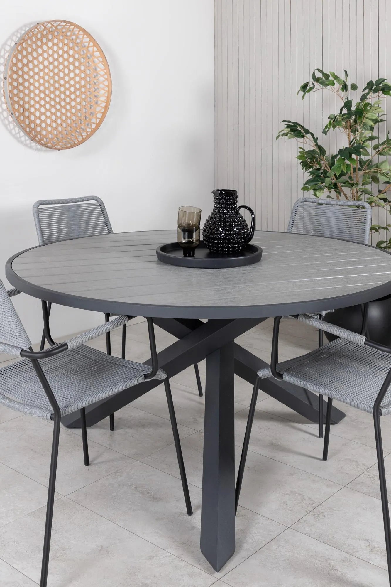 Parma Runder Esstisch-Set in Grey/Dunkelgrau präsentiert im Onlineshop von KAQTU Design AG. Gartentischset ist von Venture Home