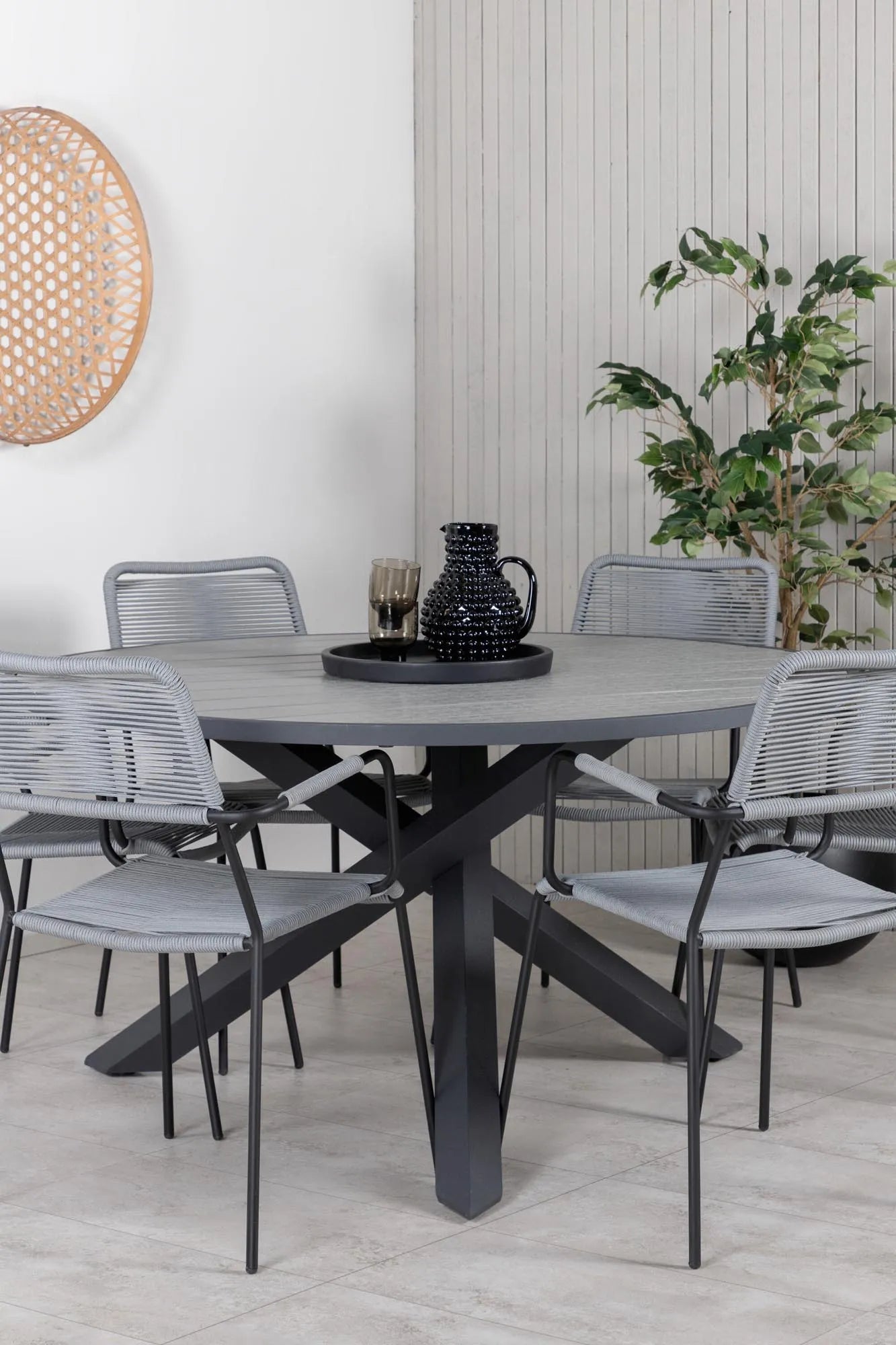 Parma Runder Esstisch-Set in Grey/Dunkelgrau präsentiert im Onlineshop von KAQTU Design AG. Gartentischset ist von Venture Home