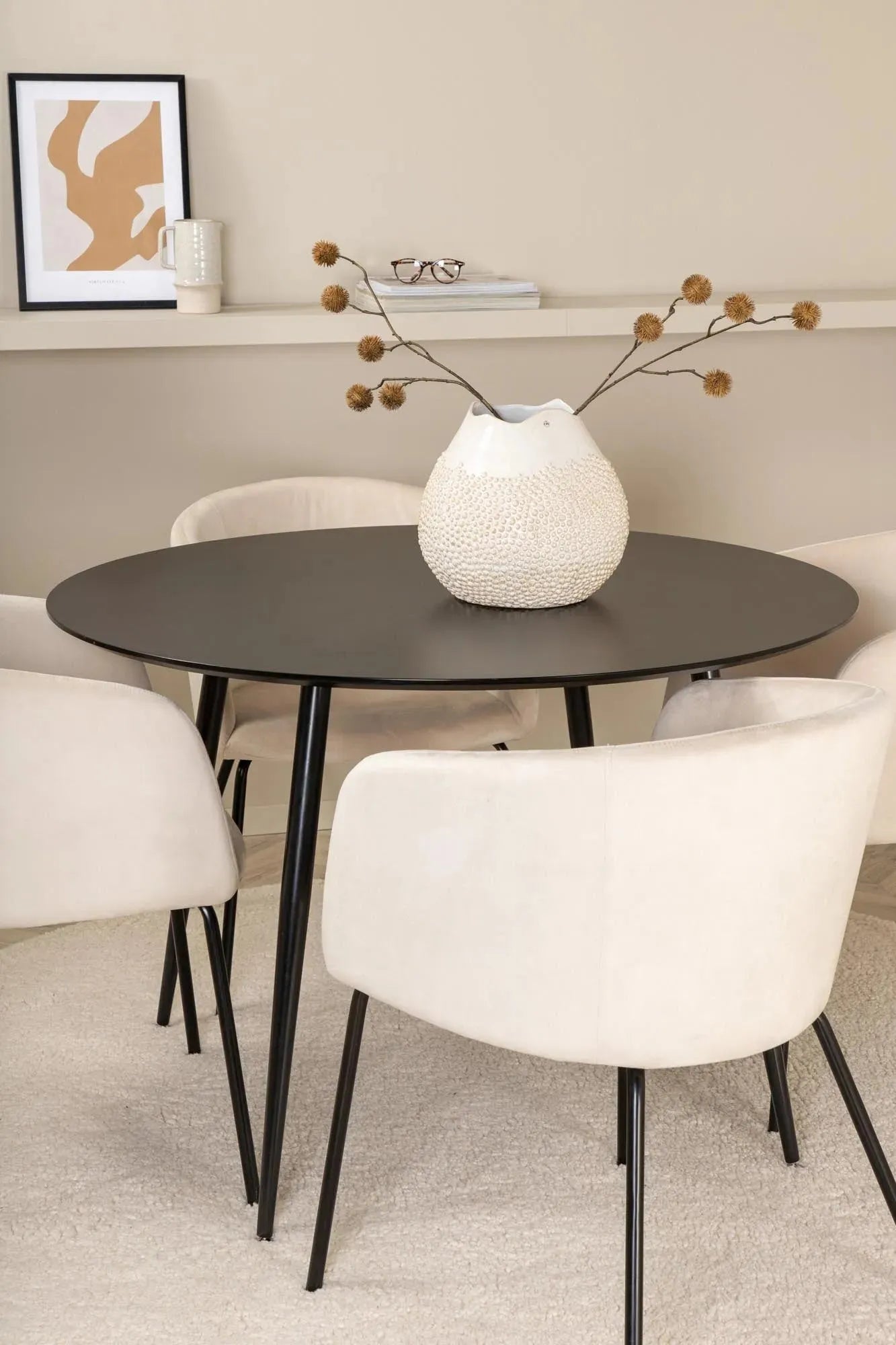 Silar Rundes Esszimmerset + Berit ⌀100cm/4St. in Beige / Schwarz präsentiert im Onlineshop von KAQTU Design AG. Esszimmerset ist von Venture Home