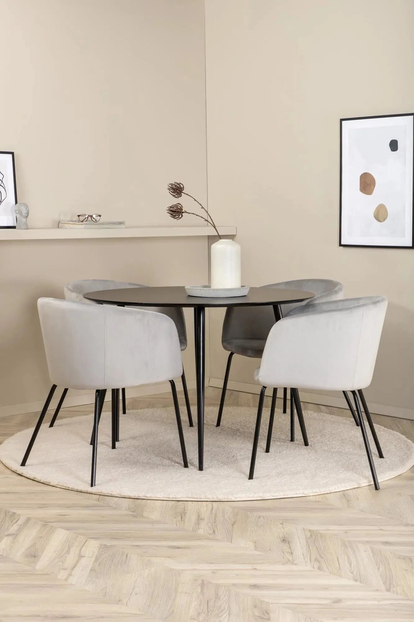 Silar Rundes Esszimmerset + Berit ⌀100cm/4St. in Beige / Schwarz präsentiert im Onlineshop von KAQTU Design AG. Esszimmerset ist von Venture Home