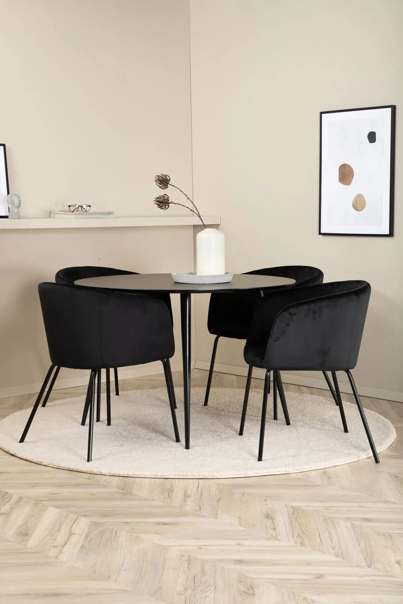 Silar Rundes Esszimmerset + Berit ⌀100cm/4St. in Beige / Schwarz präsentiert im Onlineshop von KAQTU Design AG. Esszimmerset ist von Venture Home