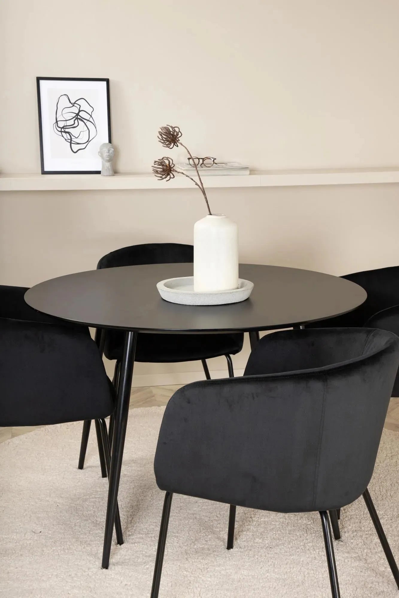 Silar Rundes Esszimmerset + Berit ⌀100cm/4St. in Beige / Schwarz präsentiert im Onlineshop von KAQTU Design AG. Esszimmerset ist von Venture Home