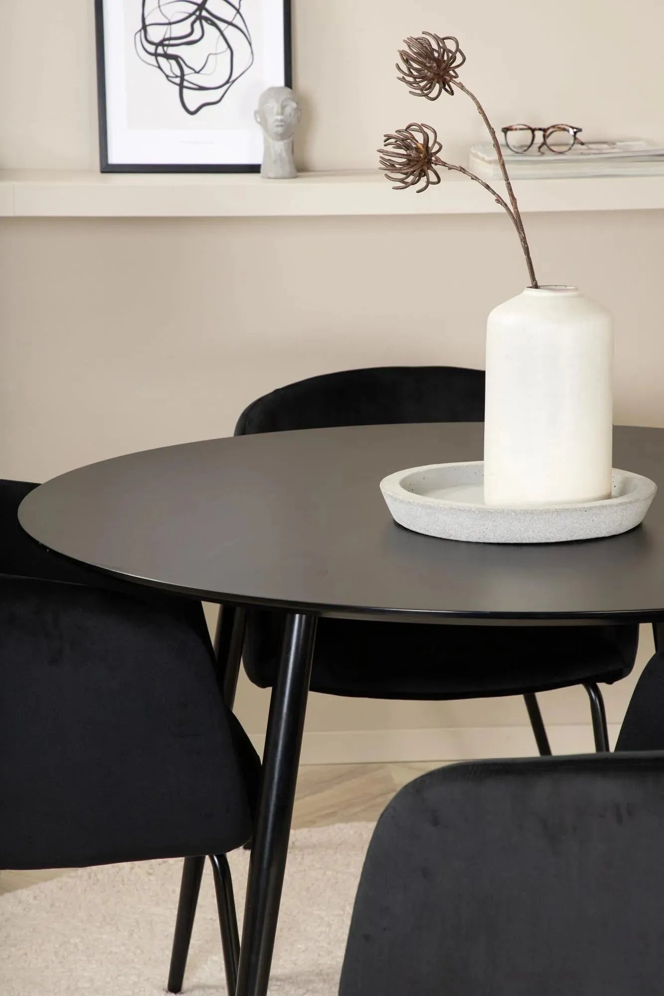 Silar Rundes Esszimmerset + Berit ⌀100cm/4St. in Beige / Schwarz präsentiert im Onlineshop von KAQTU Design AG. Esszimmerset ist von Venture Home