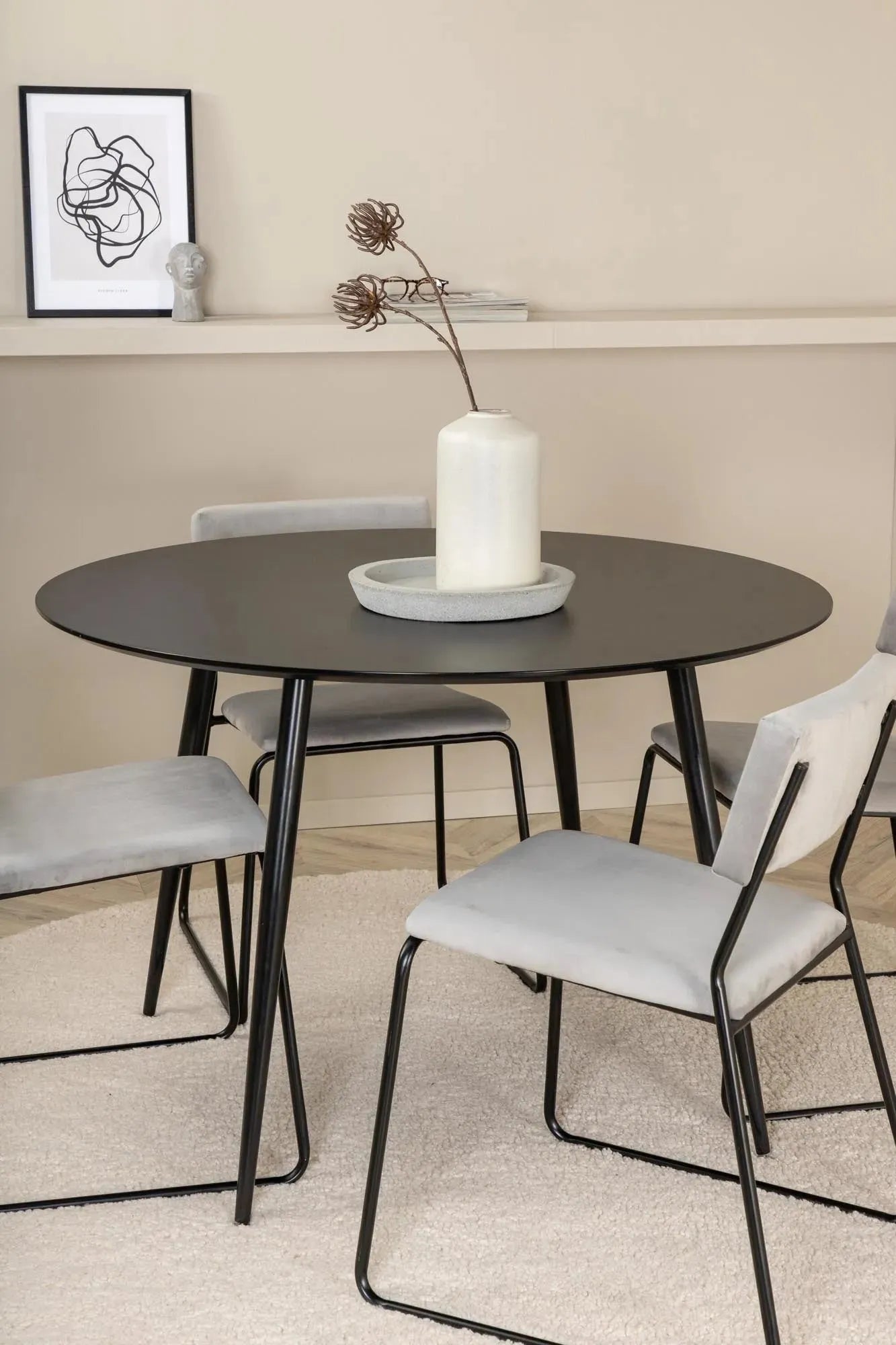 Silar Rundes Esszimmerset + Kenth ⌀100cm/4St. in Schwarz / Hellgrau präsentiert im Onlineshop von KAQTU Design AG. Esszimmerset ist von Venture Home