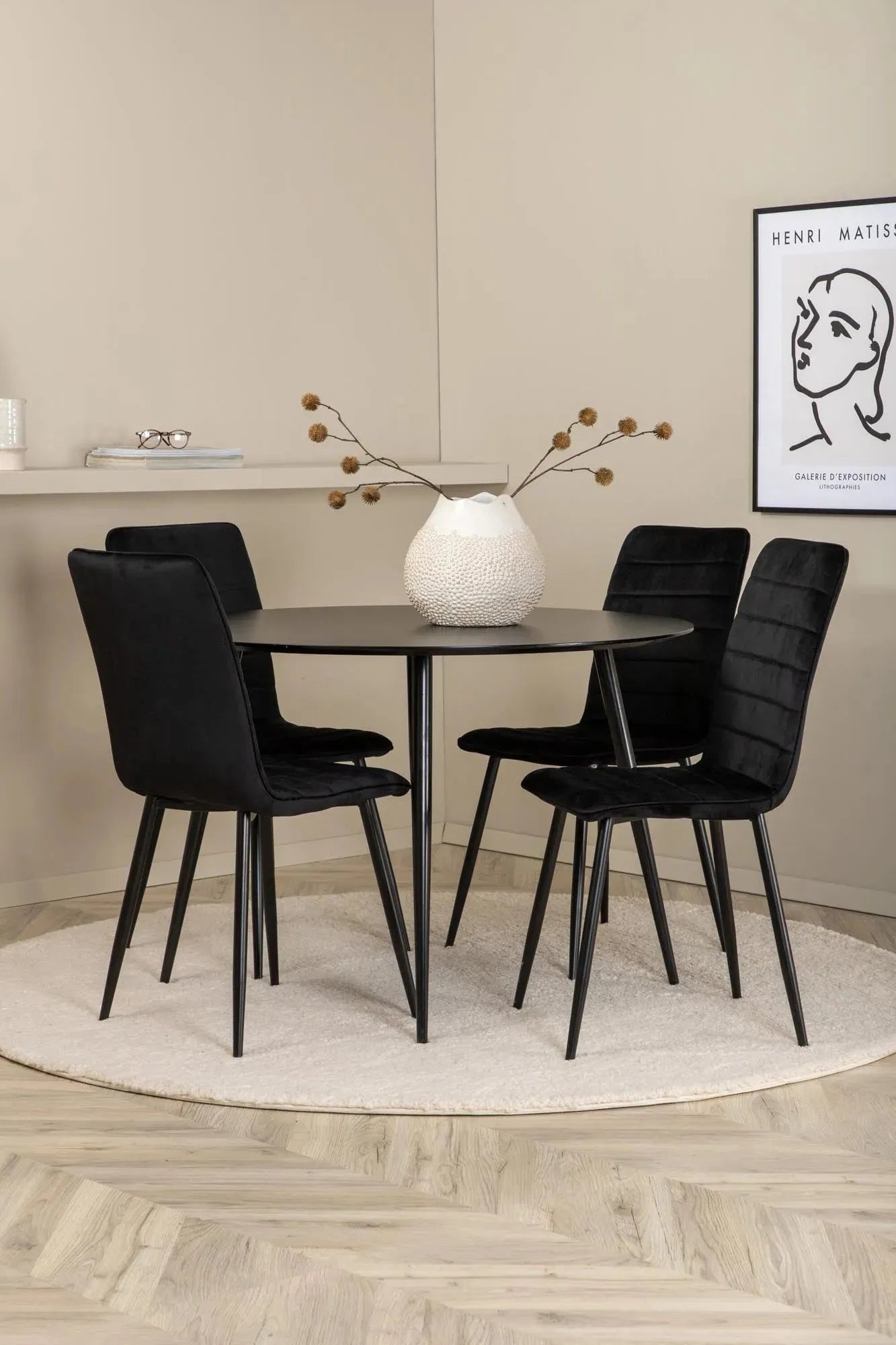 Silar Rundes Esszimmerset + Windu ⌀100cm/4St. in Schwarz präsentiert im Onlineshop von KAQTU Design AG. Esszimmerset ist von Venture Home