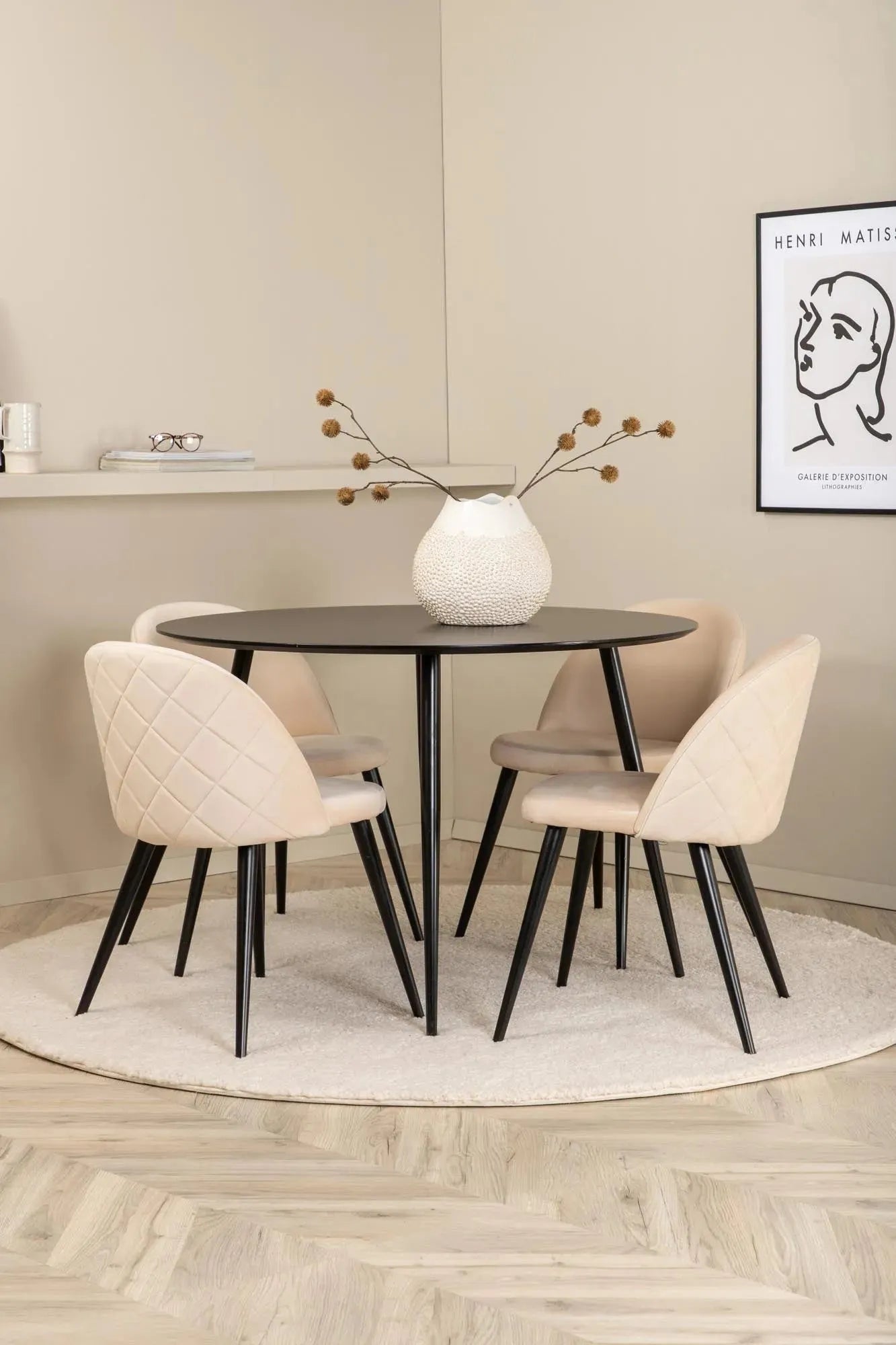 Silar Rundes Esszimmerset ⌀100cm/4St. in Beige / Schwarz präsentiert im Onlineshop von KAQTU Design AG. Esszimmerset ist von Venture Home