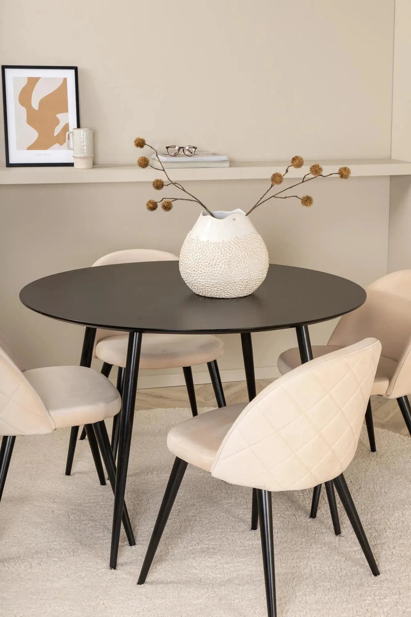 Silar Rundes Esszimmerset ⌀100cm/4St. in Beige / Schwarz präsentiert im Onlineshop von KAQTU Design AG. Esszimmerset ist von Venture Home