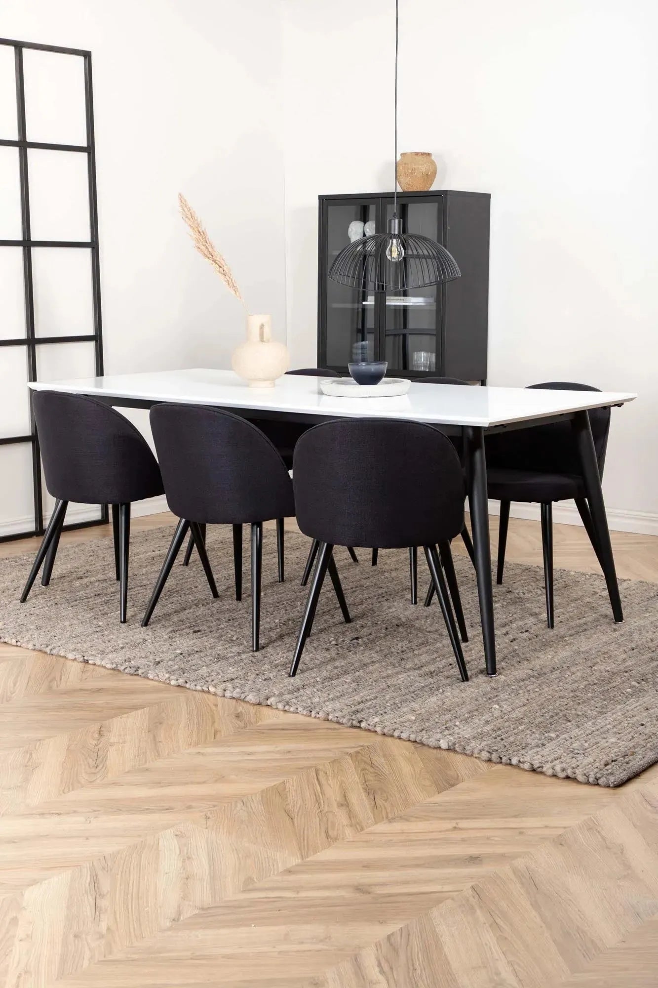 Jimmy Esszimmerset + Velvet 195cm/6St. in Schwarzgrau präsentiert im Onlineshop von KAQTU Design AG. Esszimmerset ist von Venture Home