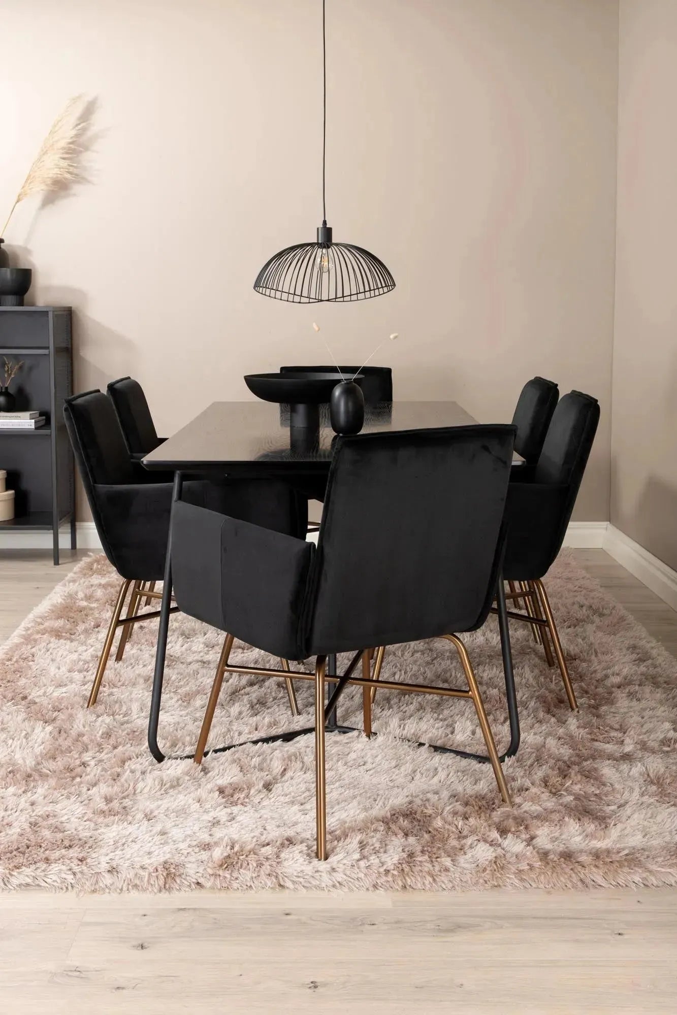 Petra Esszimmerset 190cm/6St. in Schwarz präsentiert im Onlineshop von KAQTU Design AG. Esszimmerset ist von Venture Home