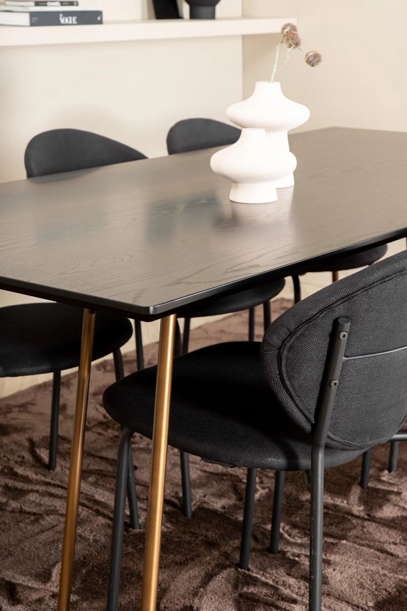 Petra Esszimmerset + Vault 190cm/6St. in Schwarz präsentiert im Onlineshop von KAQTU Design AG. Esszimmerset ist von Venture Home