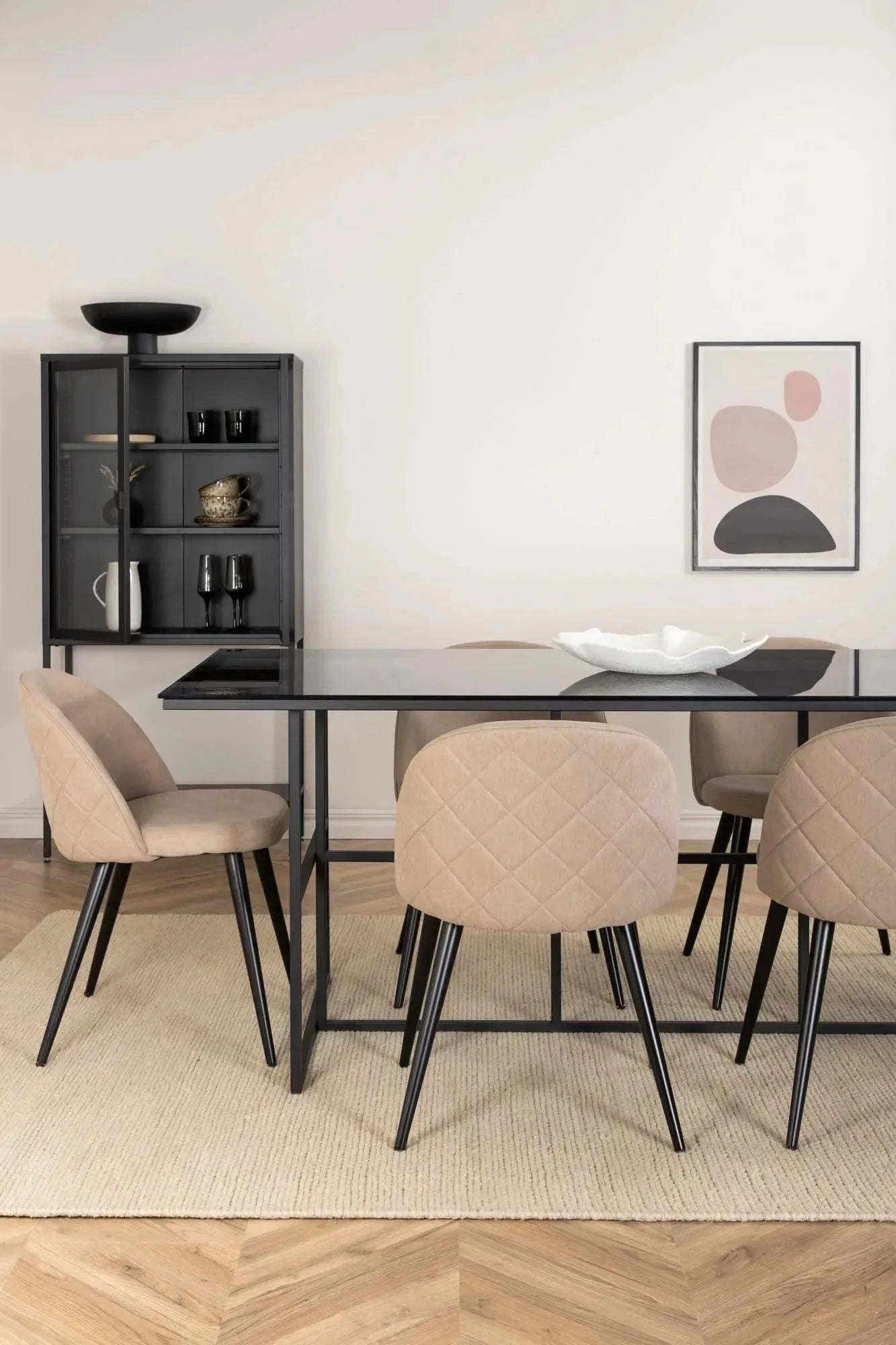 Modernes Esszimmerset: 200cm Tisch mit rauchschwarzem Glas, 6 bequeme Samtstühle in Beige, elegantes Design.