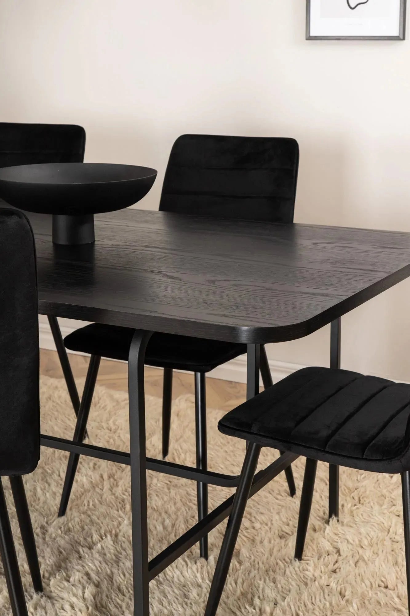 Uno Esszimmerset + Windu 200cm/6St. in Schwarz / Braun präsentiert im Onlineshop von KAQTU Design AG. Esszimmerset ist von Venture Home