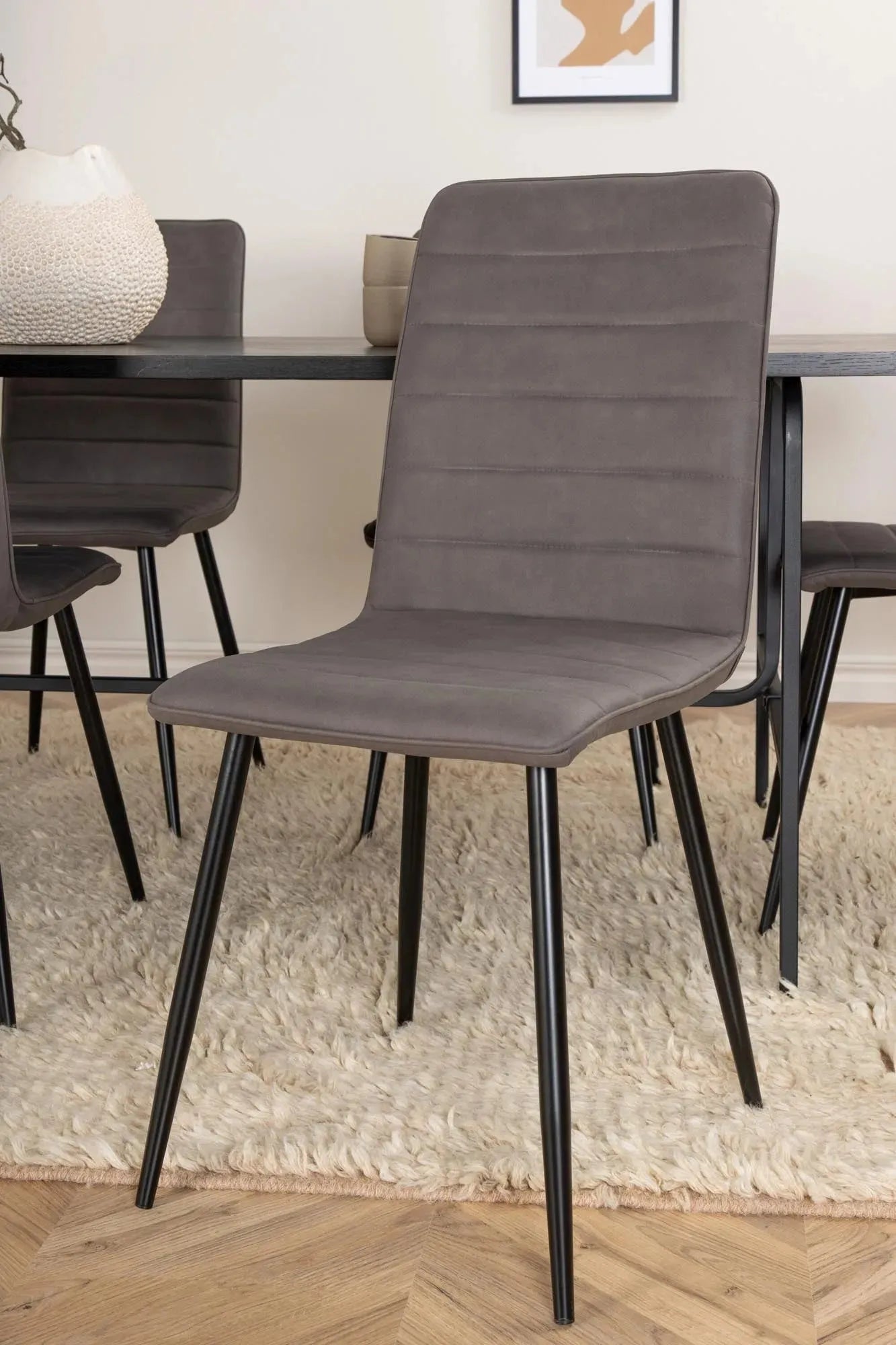 Uno Esszimmerset + Windu 200cm/6St. in Schwarz / Braun präsentiert im Onlineshop von KAQTU Design AG. Esszimmerset ist von Venture Home