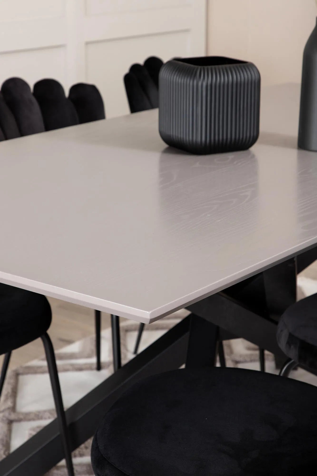 Piazza Esszimmerset + Limhamn 180cm/6St. in Schwarz präsentiert im Onlineshop von KAQTU Design AG. Esszimmerset ist von Venture Home