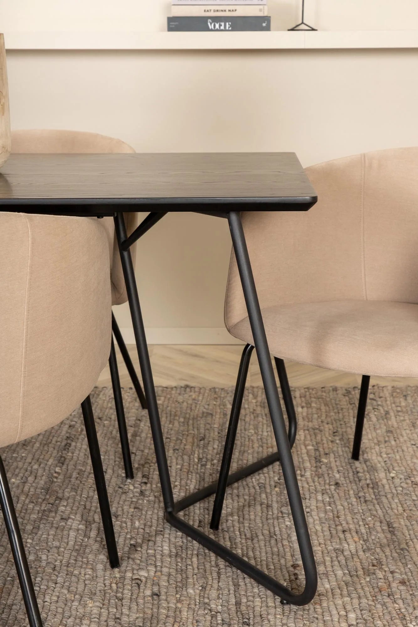 Petra Esszimmerset + Berit 190cm/6St. in Beige, Schwarz präsentiert im Onlineshop von KAQTU Design AG. Esszimmerset ist von Venture Home