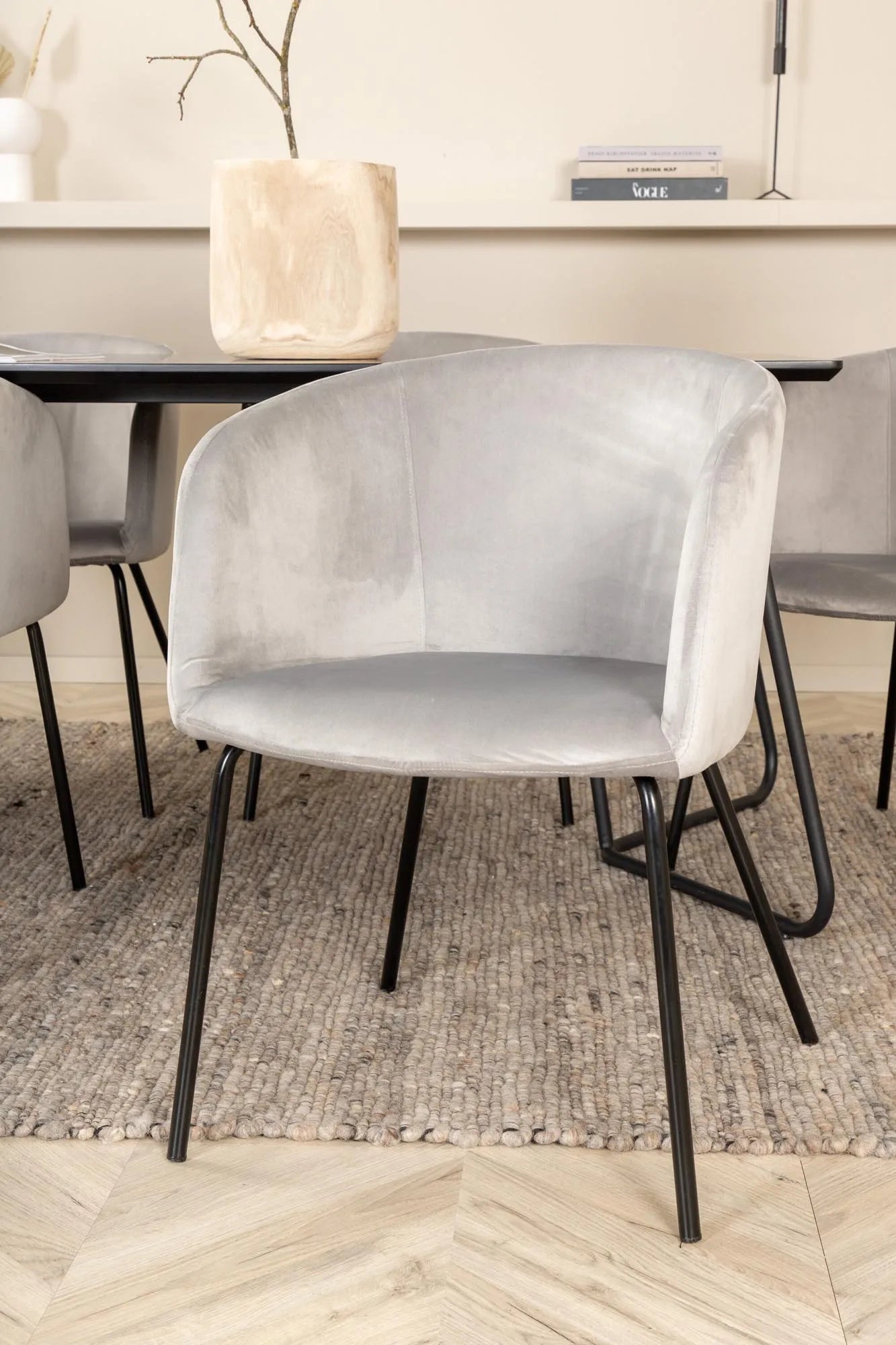 Petra Esszimmerset + Berit 190cm/6St. in Beige, Schwarz präsentiert im Onlineshop von KAQTU Design AG. Esszimmerset ist von Venture Home