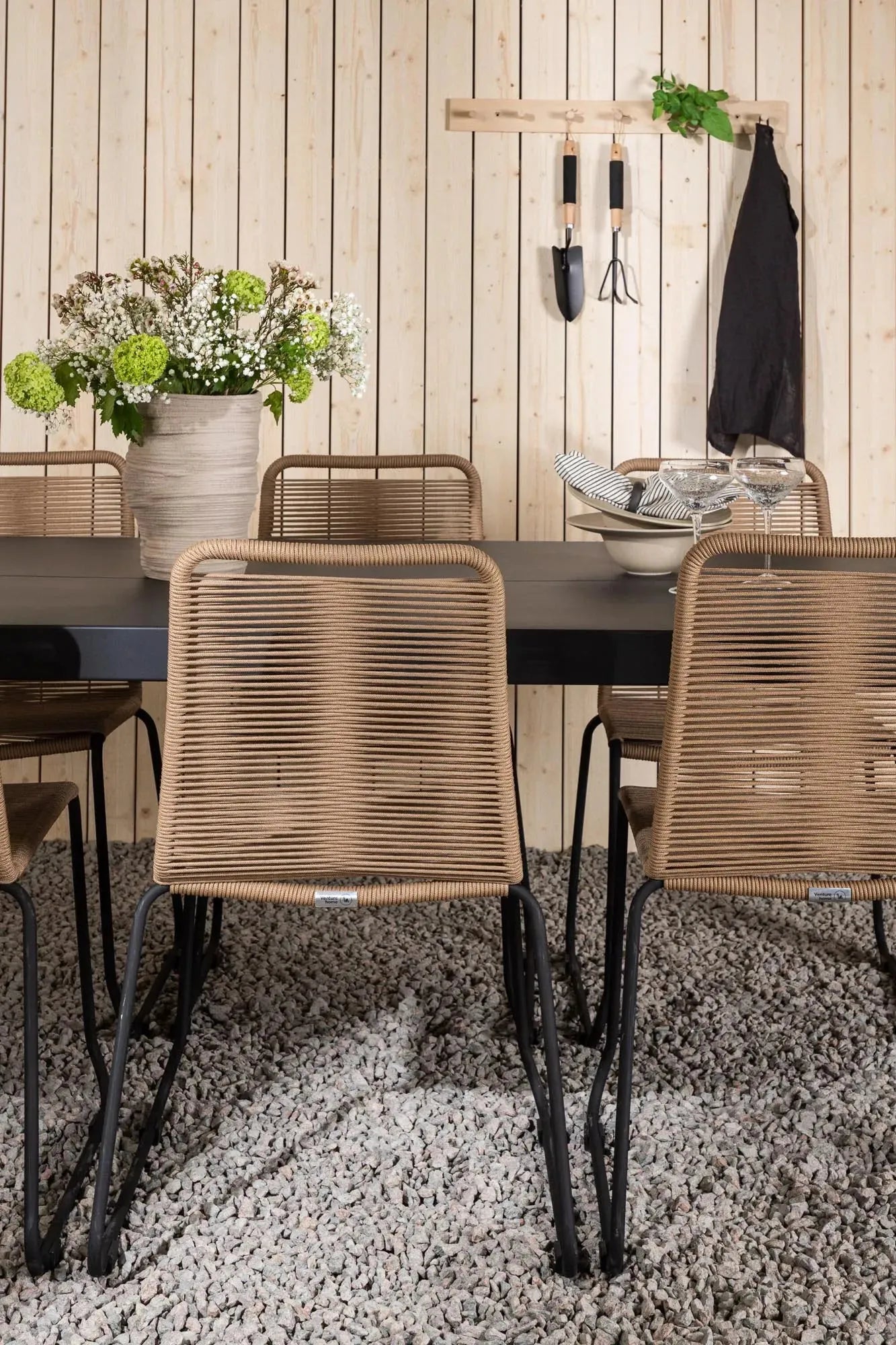 Modena Esszimmer Set in Schwarz präsentiert im Onlineshop von KAQTU Design AG. Esszimmerset ist von Venture Home