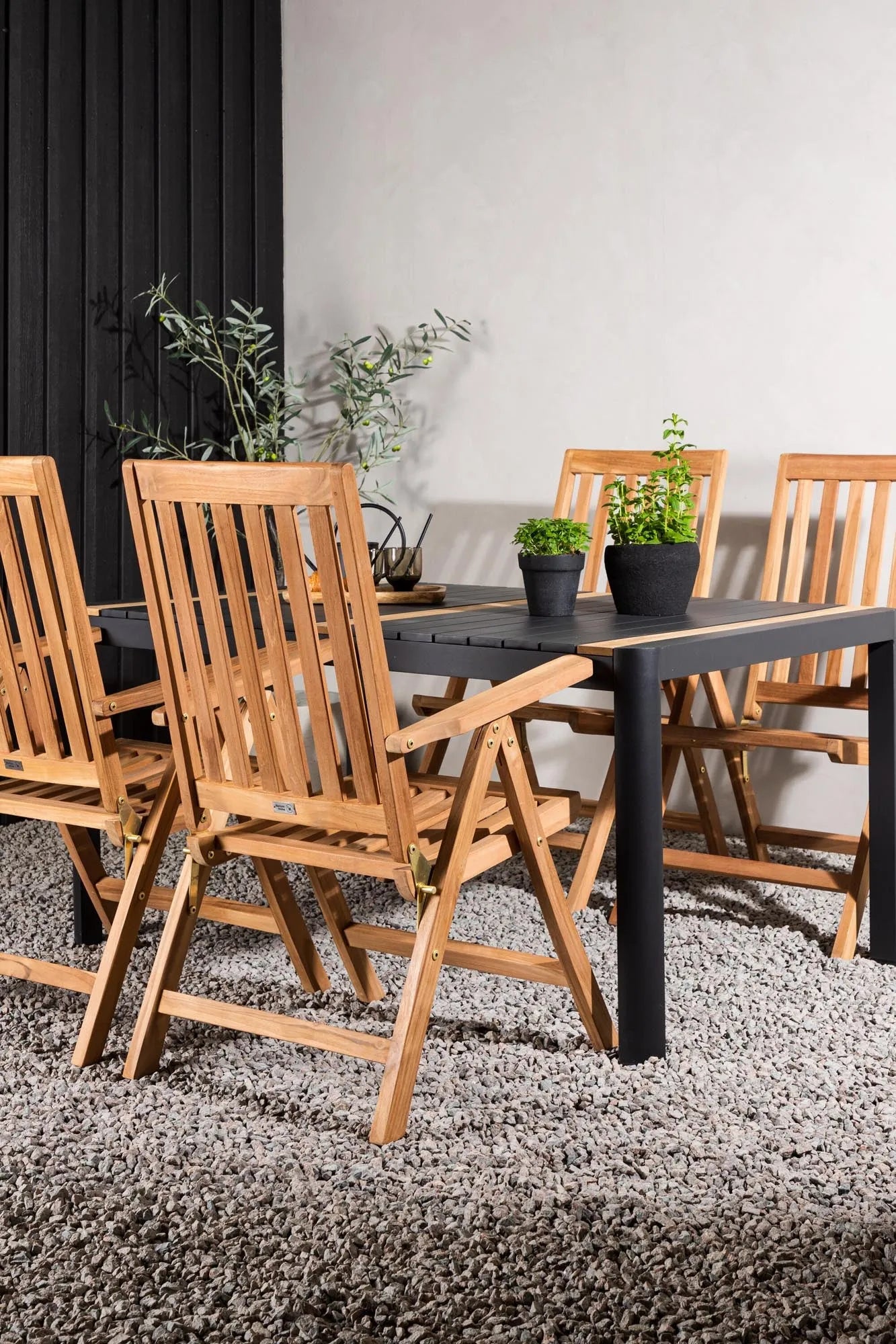 Togo Outdoor-Tischset + Kenya 150cm/4St. in Schwarz / Natur präsentiert im Onlineshop von KAQTU Design AG. Gartentischset ist von Venture Home