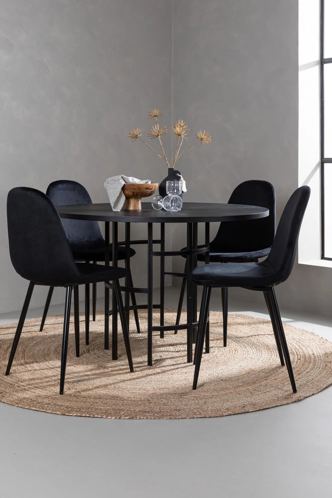 Esszimmerset Copenhagen + Polar ⌀115cm/4St. in Schwarz präsentiert im Onlineshop von KAQTU Design AG. Esszimmerset ist von Venture Home