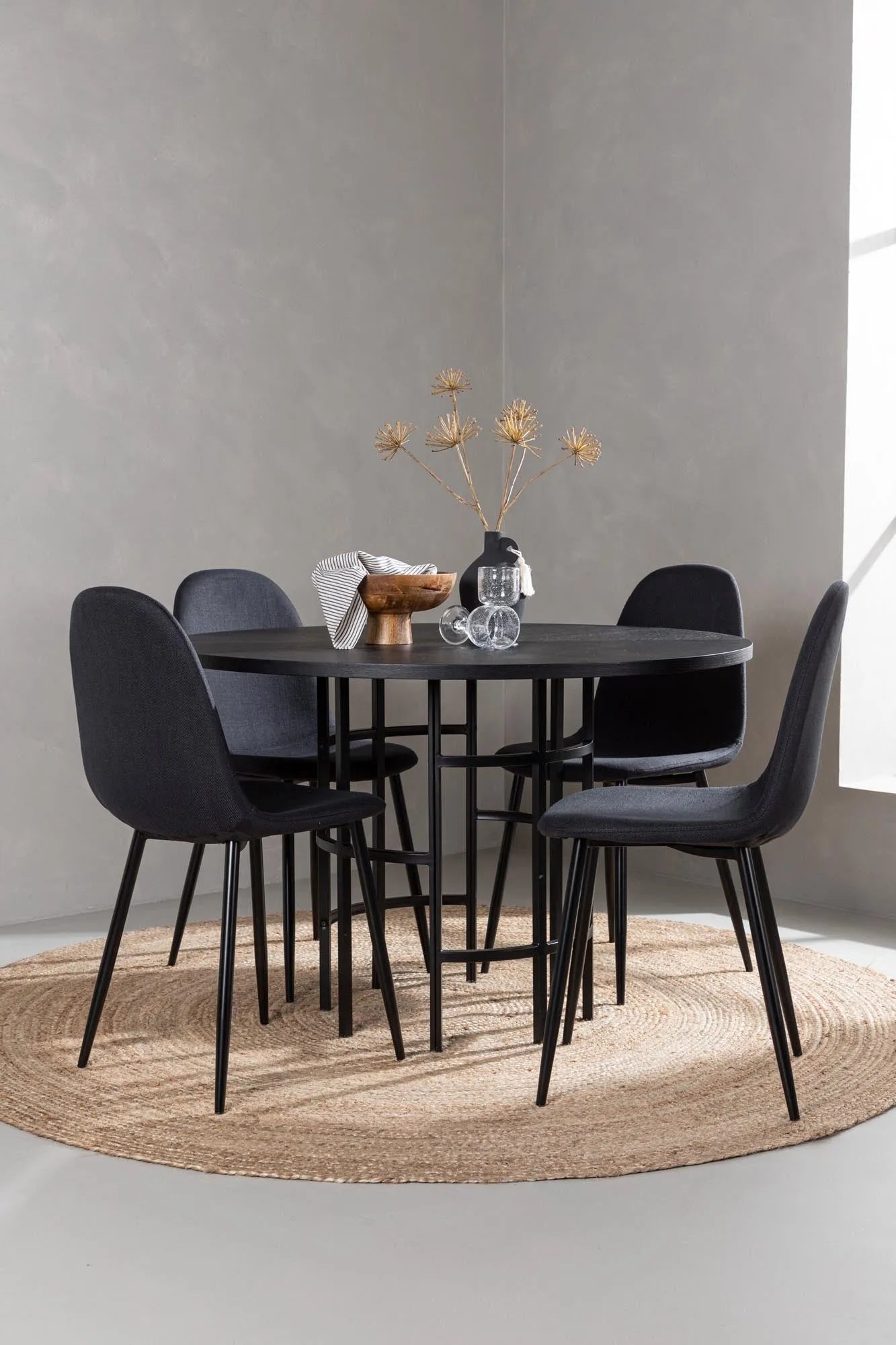 Esszimmerset Copenhagen + Polar ⌀115cm/4St. in Schwarz präsentiert im Onlineshop von KAQTU Design AG. Esszimmerset ist von Venture Home