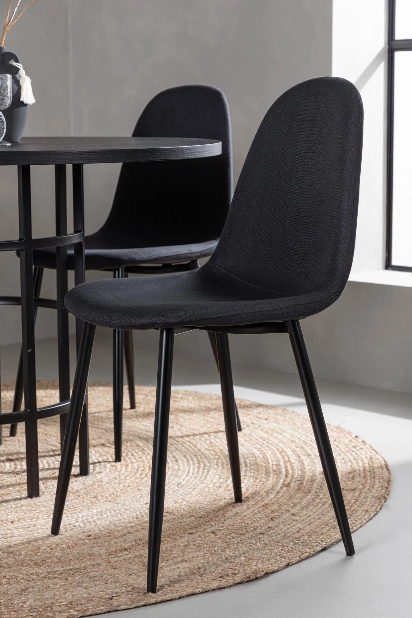 Esszimmerset Copenhagen + Polar ⌀115cm/4St. in Schwarz präsentiert im Onlineshop von KAQTU Design AG. Esszimmerset ist von Venture Home