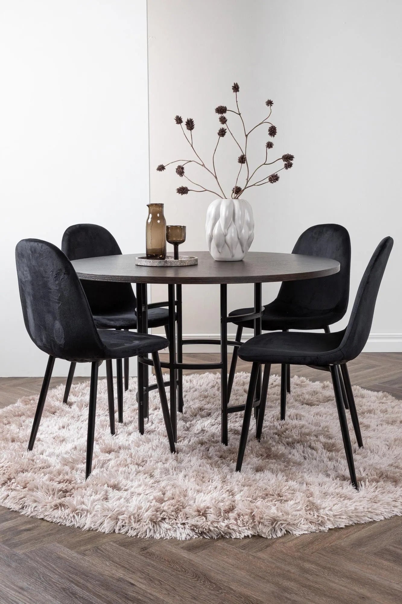 Esszimmerset Copenhagen + Polar ⌀115cm/4St. in Schwarz präsentiert im Onlineshop von KAQTU Design AG. Esszimmerset ist von Venture Home