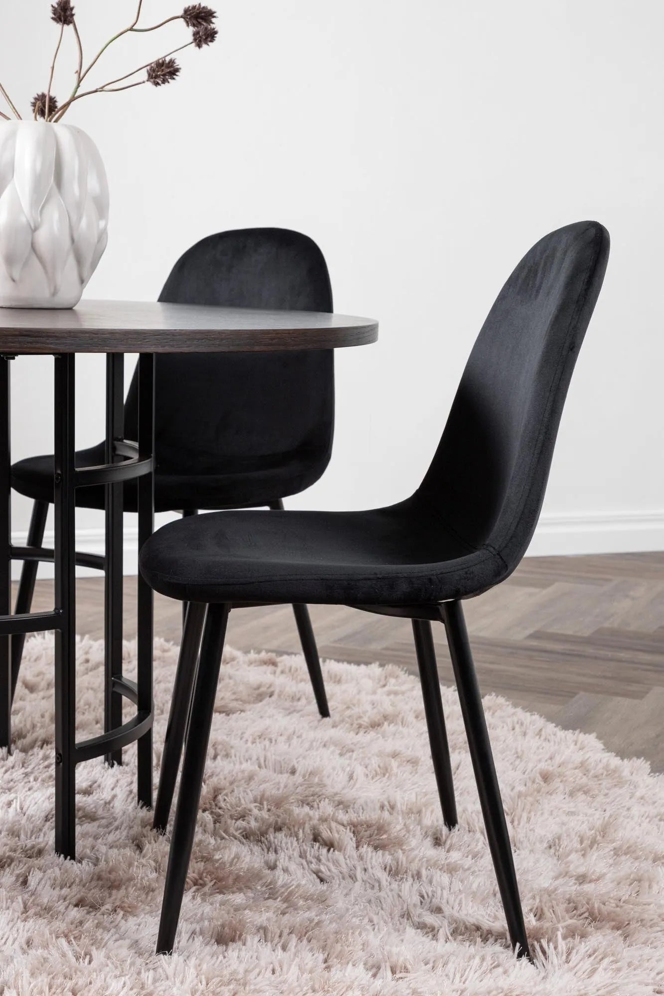 Esszimmerset Copenhagen + Polar ⌀115cm/4St. in Schwarz präsentiert im Onlineshop von KAQTU Design AG. Esszimmerset ist von Venture Home