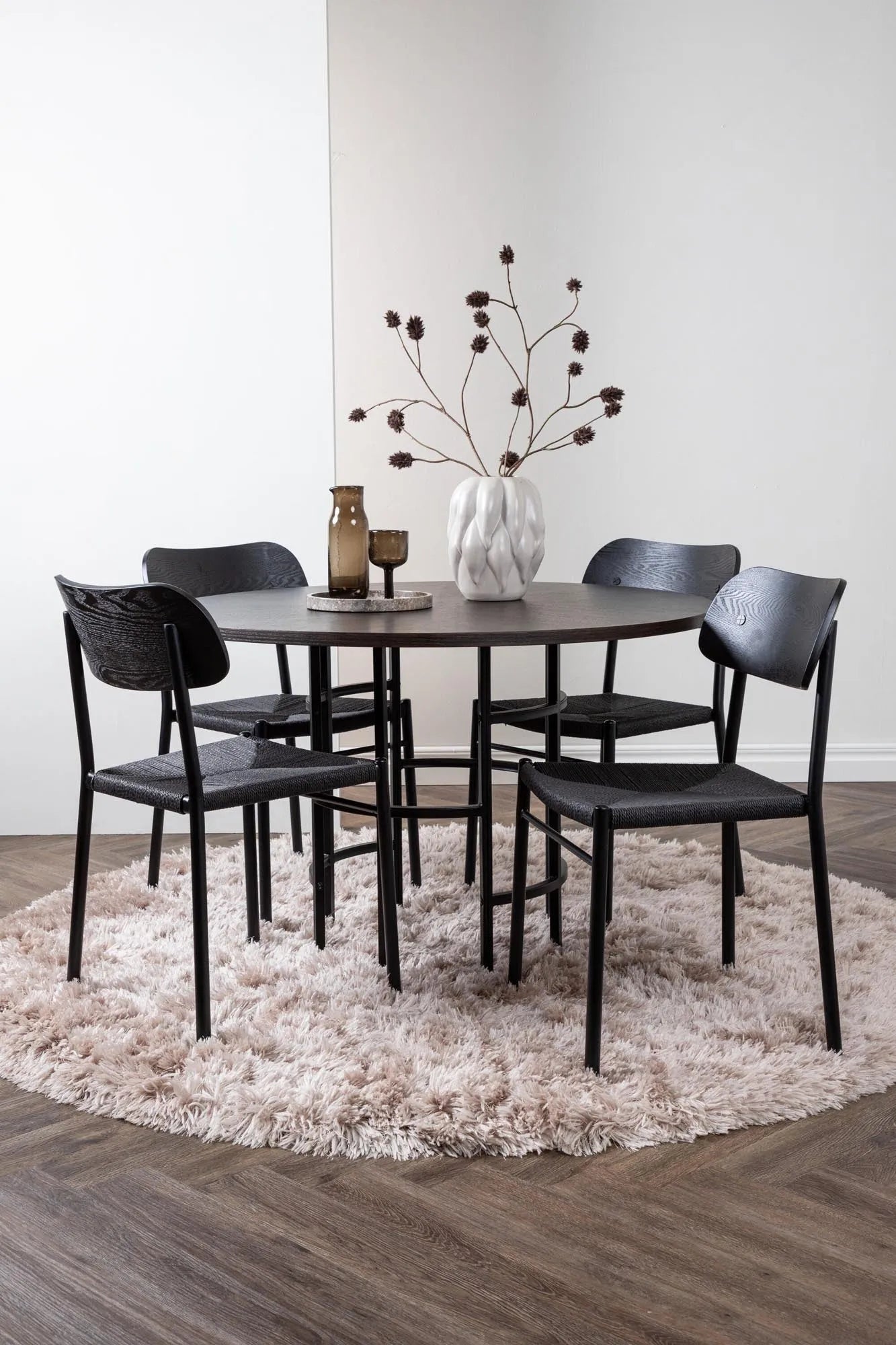 Esszimmerset Copenhagen + Polly ⌀115cm/4St. in Schwarz präsentiert im Onlineshop von KAQTU Design AG. Esszimmerset ist von Venture Home