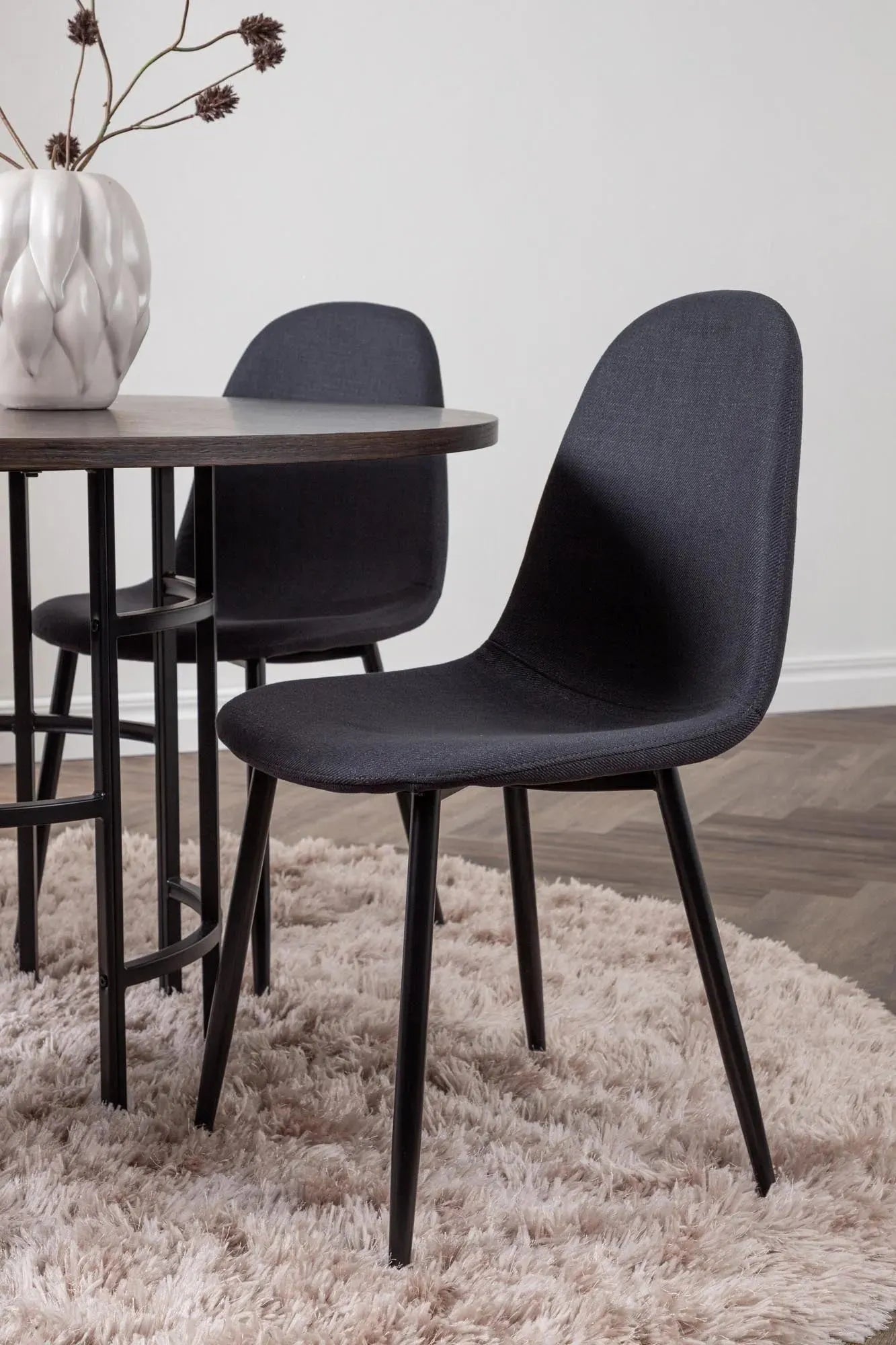 Esszimmerset Copenhagen + Polar ⌀115cm/4St. in Schwarz präsentiert im Onlineshop von KAQTU Design AG. Esszimmerset ist von Venture Home