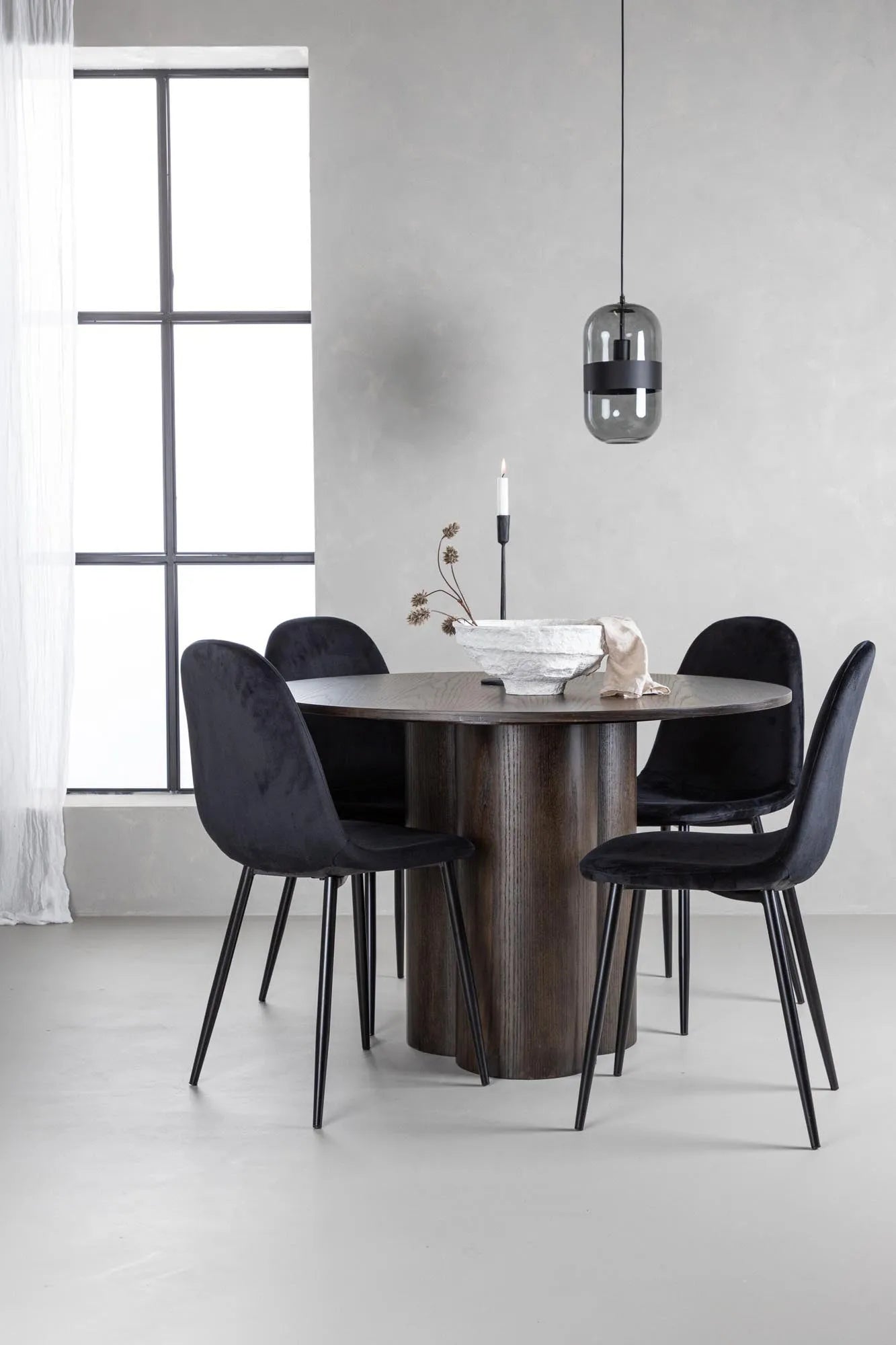 Olivia Esszimmer Set + Polar ⌀110cm/4St. in Beige / Schwarz präsentiert im Onlineshop von KAQTU Design AG. Esszimmerset ist von Venture Home