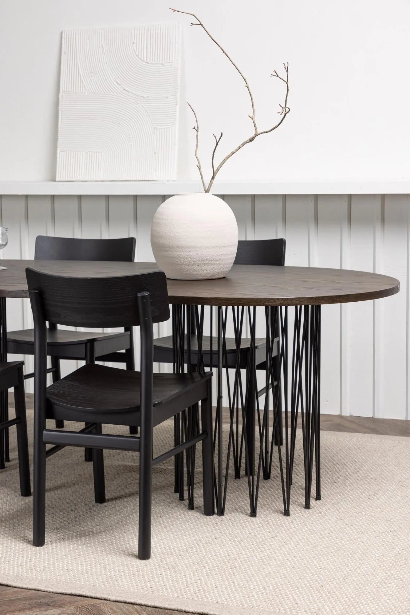 Stone oval Esstisch + 4 x Montros Esszimmerstuhl in Schwarz präsentiert im Onlineshop von KAQTU Design AG. Esszimmerset ist von Venture Home