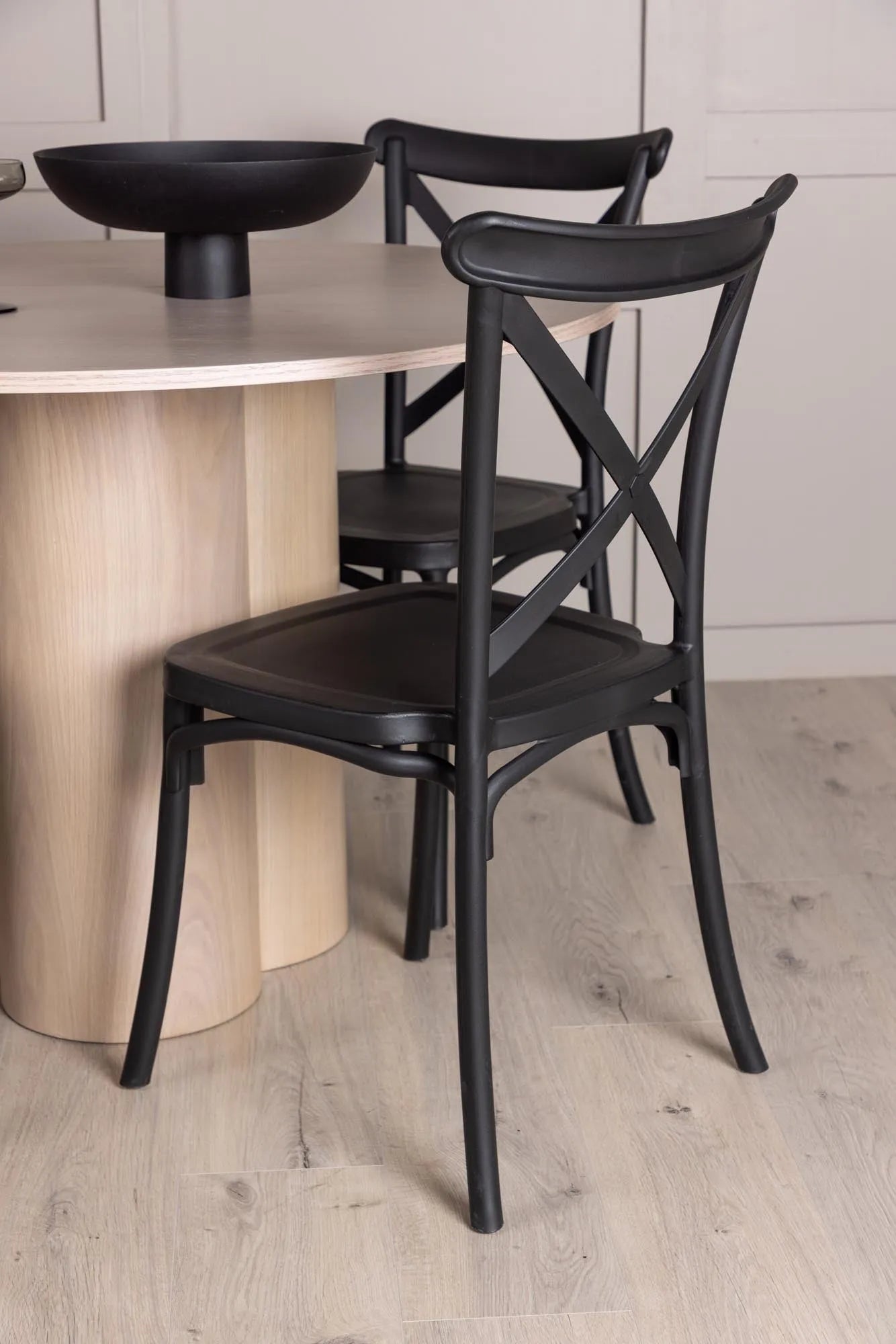 Olivia Esszimmer Set + Crosett ⌀110cm/4St. in Schwarz präsentiert im Onlineshop von KAQTU Design AG. Esszimmerset ist von Venture Home