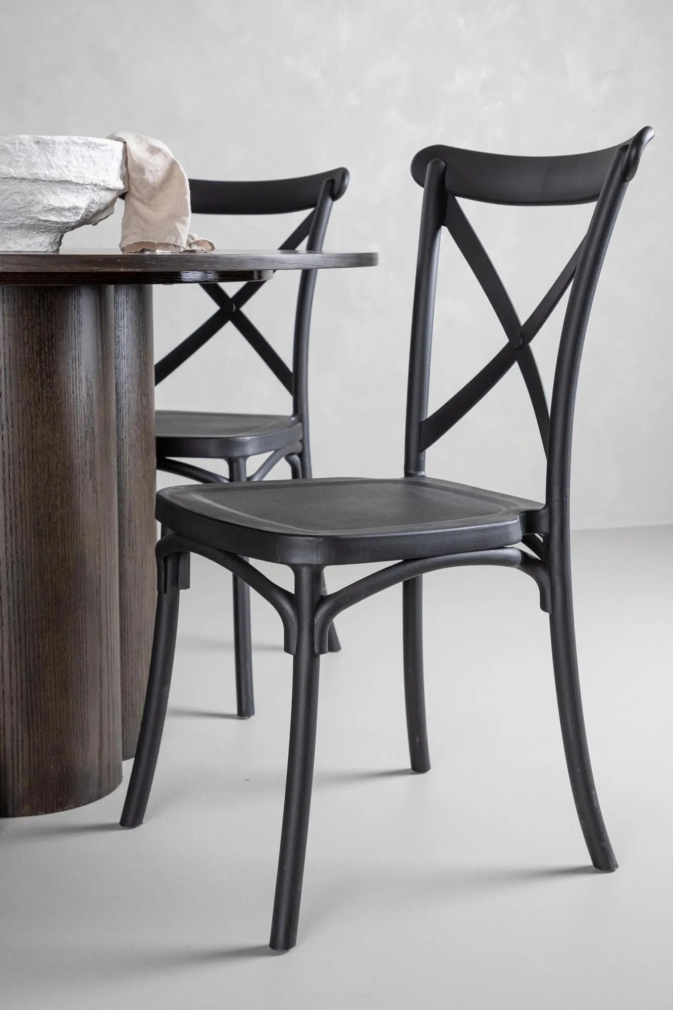 Olivia Esszimmer Set + Crosett ⌀110cm/4St. in Schwarz präsentiert im Onlineshop von KAQTU Design AG. Esszimmerset ist von Venture Home