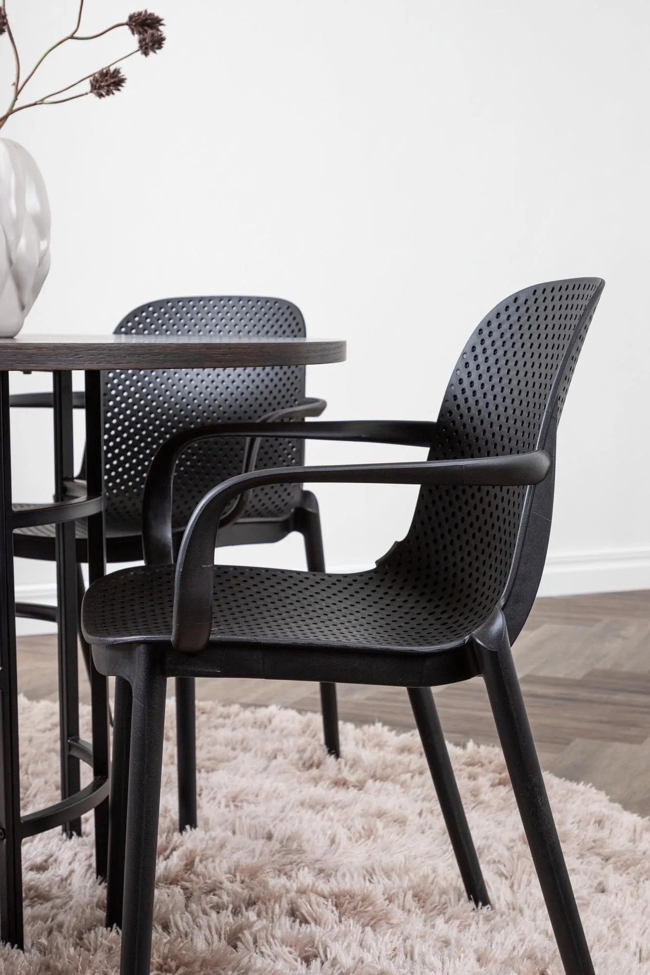 Esszimmerset Copenhagen + Baltimore ⌀115cm/4St. in Schwarz präsentiert im Onlineshop von KAQTU Design AG. Esszimmerset ist von Venture Home