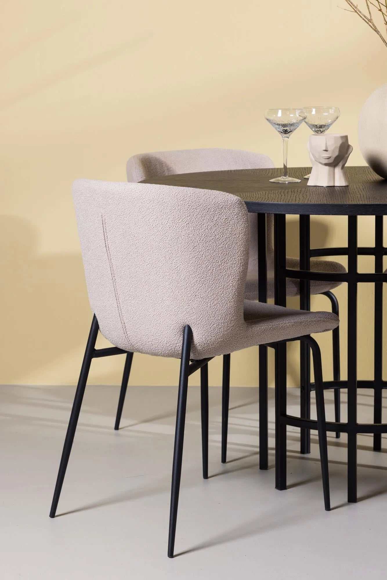 Esszimmerset Copenhagen + Modesto ⌀115cm/4St. in Beige / Schwarz präsentiert im Onlineshop von KAQTU Design AG. Esszimmerset ist von Venture Home