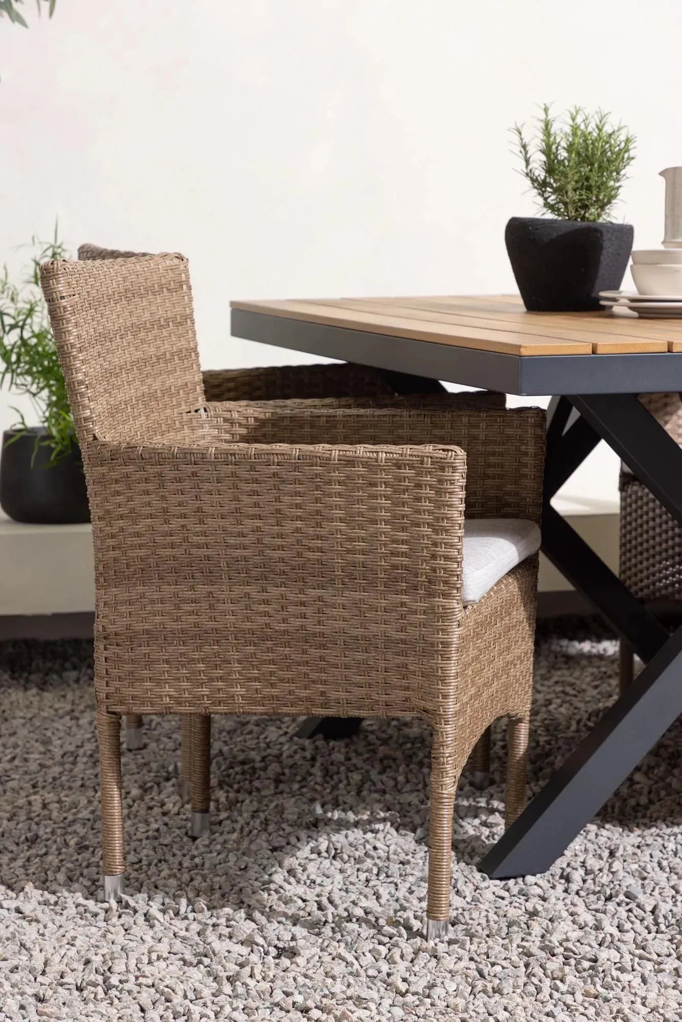 Garcia Outdoor-Tischset + Malina 150cm/4St. in Schwarz, Natur präsentiert im Onlineshop von KAQTU Design AG. Gartentischset ist von Venture Home