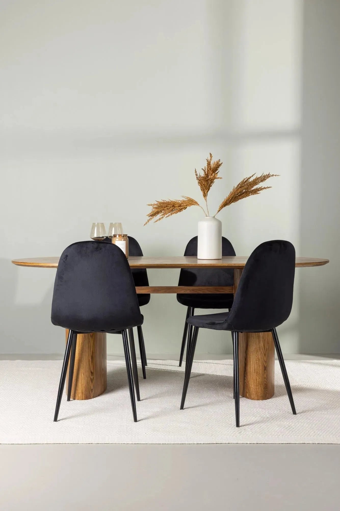 Isolde Esszimmerset + Polar 180cm/4St. in Natur / Schwarz präsentiert im Onlineshop von KAQTU Design AG. Esszimmerset ist von Venture Home