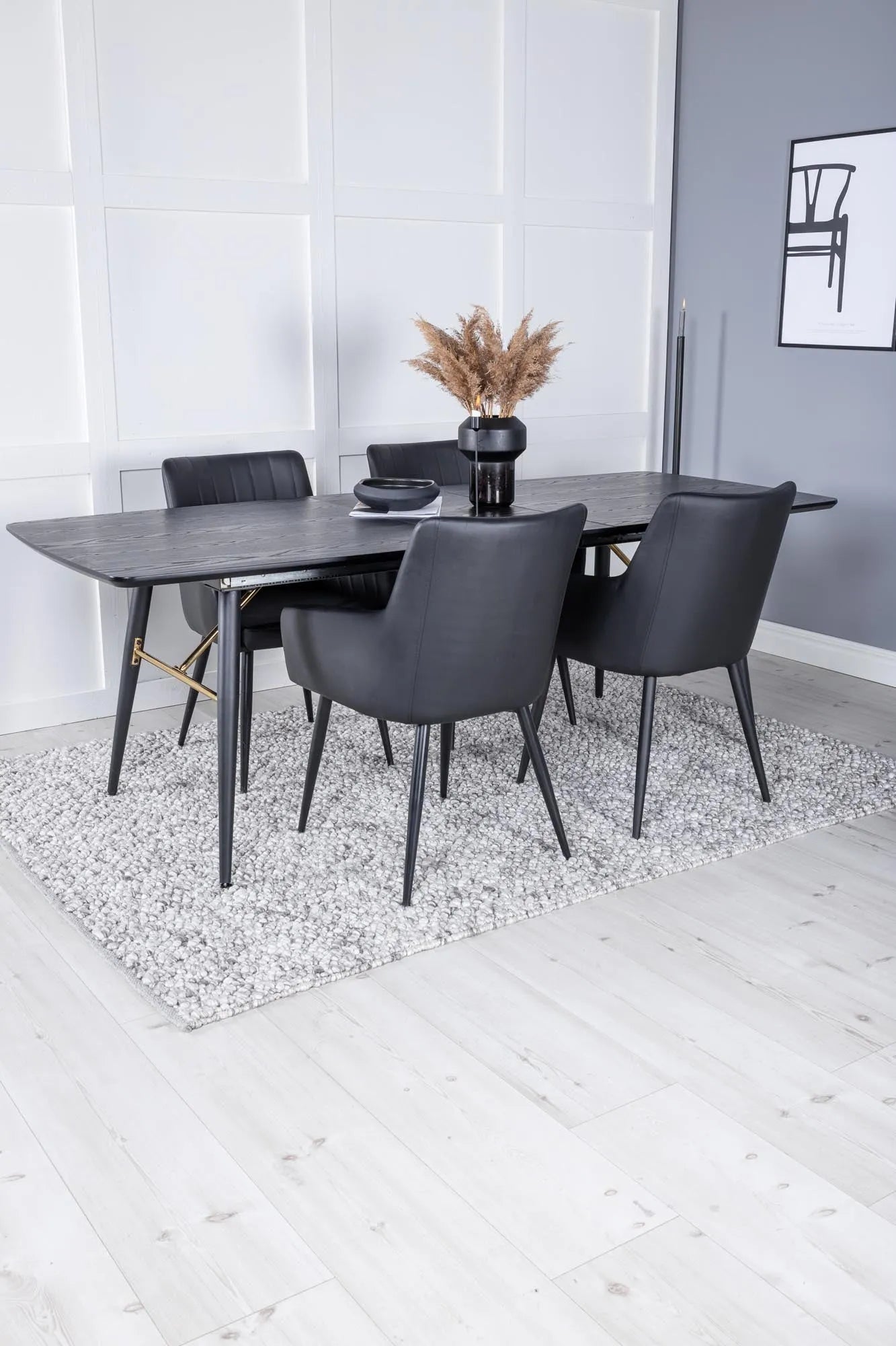 Esszimmer Set Gold mit Stuhl Comfort in Schwarz Schwarz präsentiert im Onlineshop von KAQTU Design AG. Esszimmerset ist von Venture Home