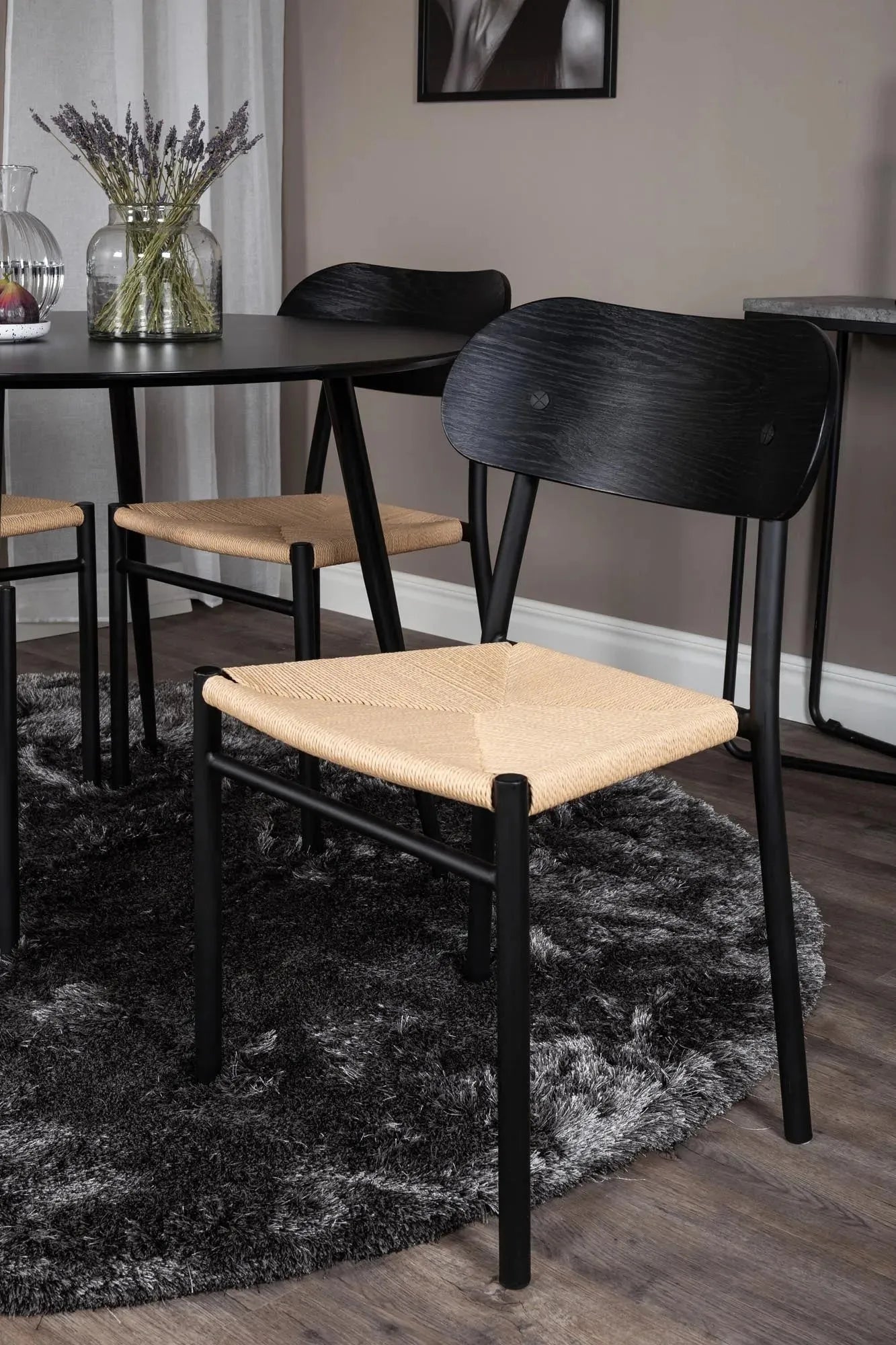 Esszimmer Set Silar mit Stuhl Polly in Schwarz/Schwarz/Natur präsentiert im Onlineshop von KAQTU Design AG. Esszimmerset ist von Venture Home